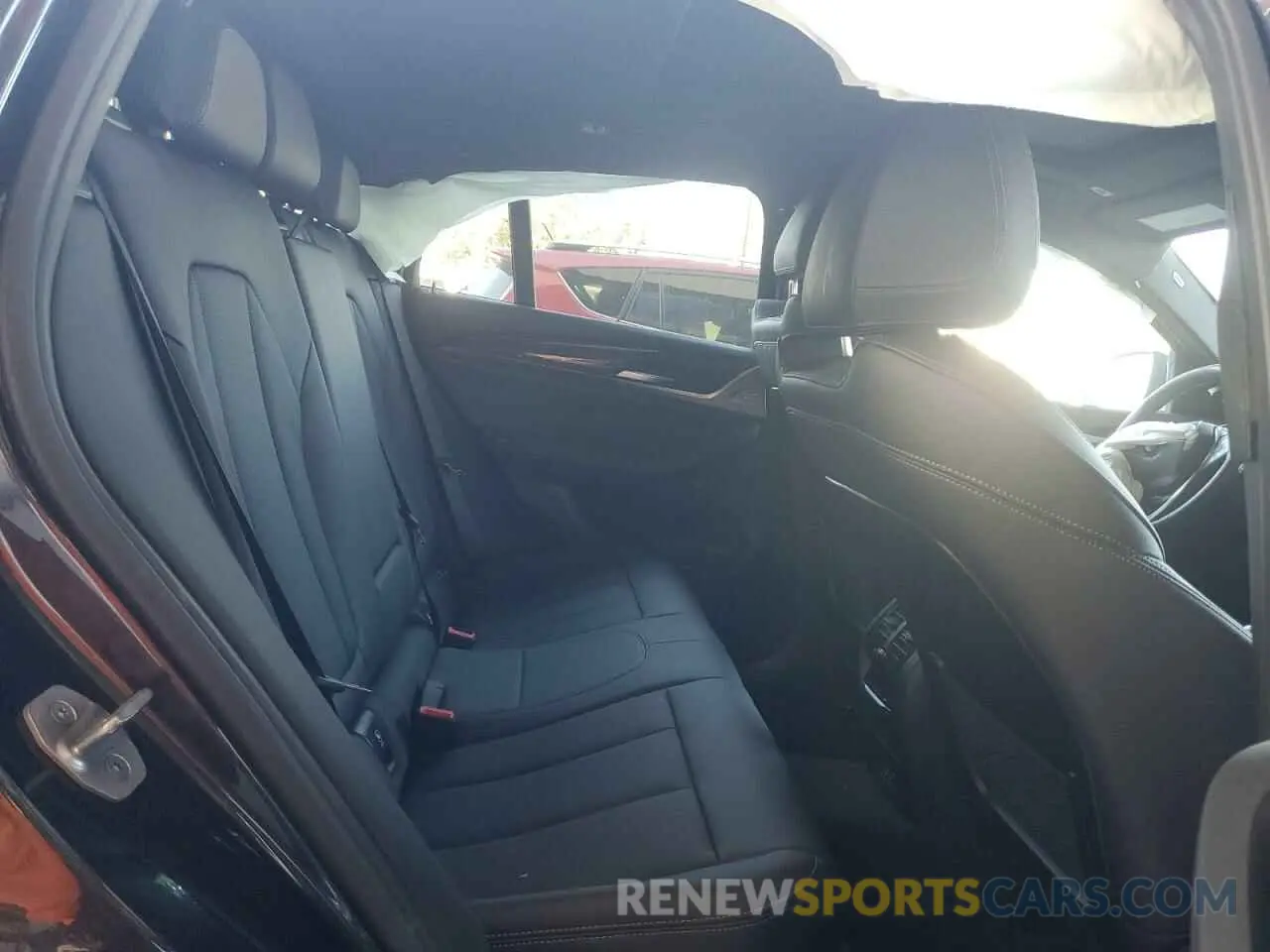 11 Photograph of a damaged car 5UX33DT09N9L93053 BMW X4 2022
