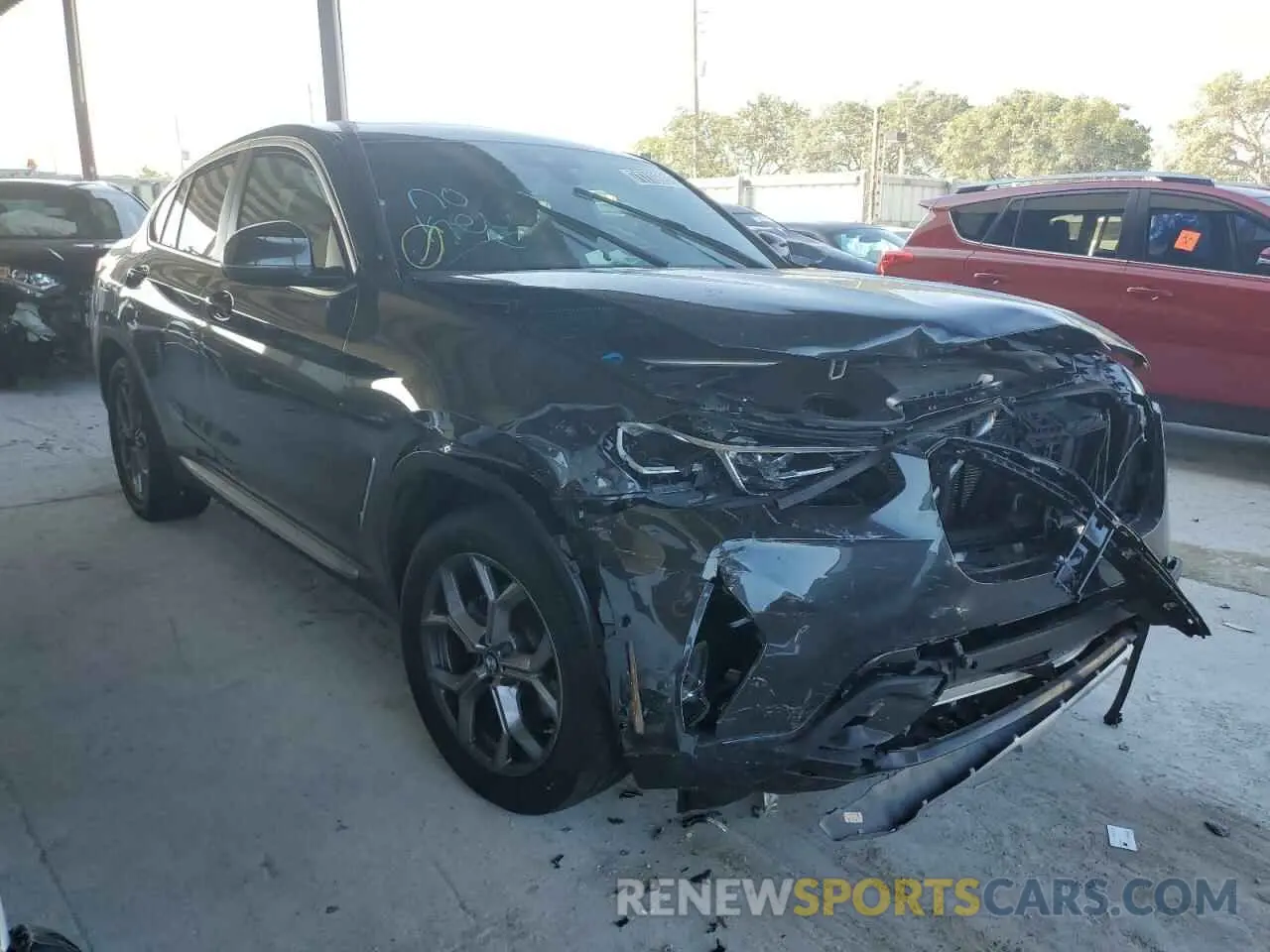 4 Photograph of a damaged car 5UX33DT09N9L93053 BMW X4 2022