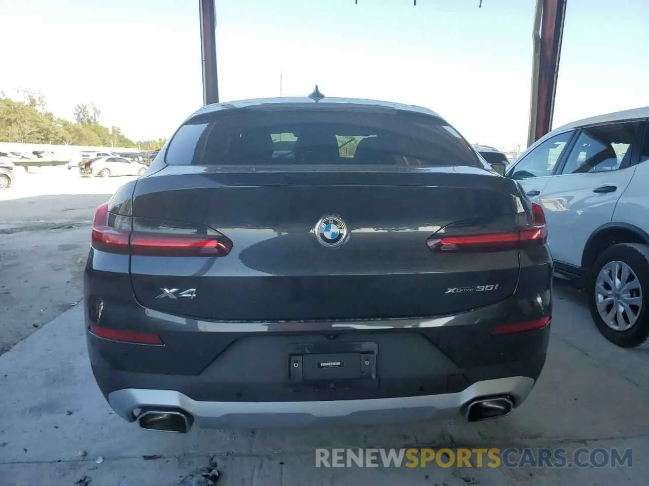 6 Photograph of a damaged car 5UX33DT09N9L93053 BMW X4 2022