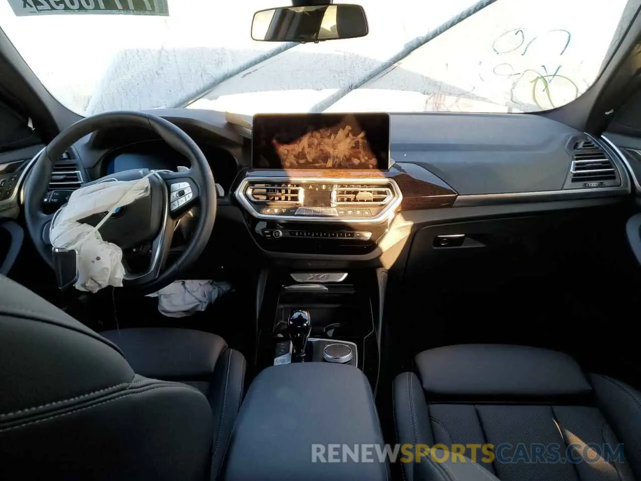 8 Photograph of a damaged car 5UX33DT09N9L93053 BMW X4 2022