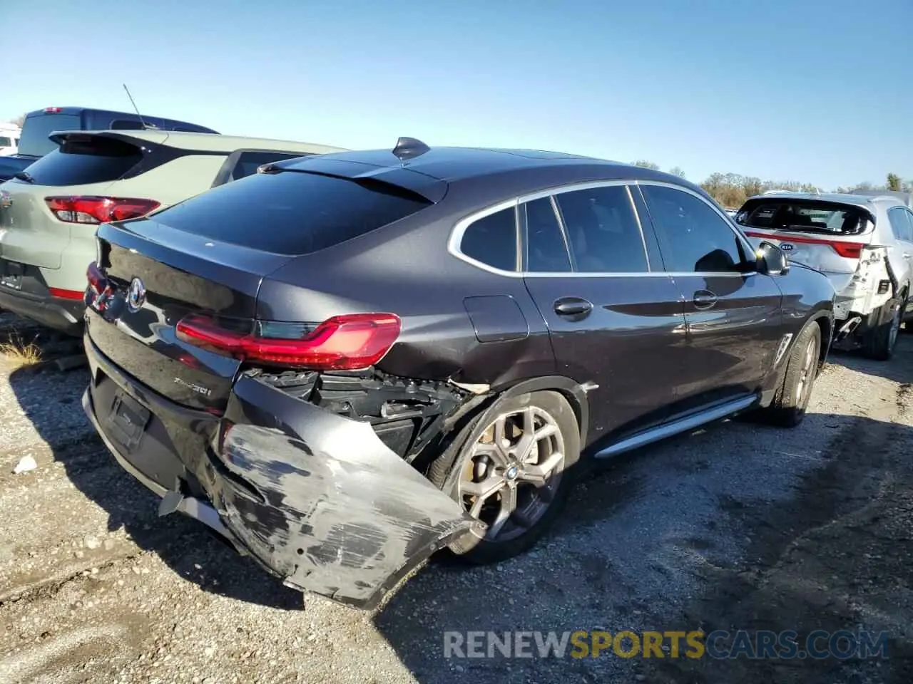 3 Photograph of a damaged car 5UX33DT09N9M87076 BMW X4 2022