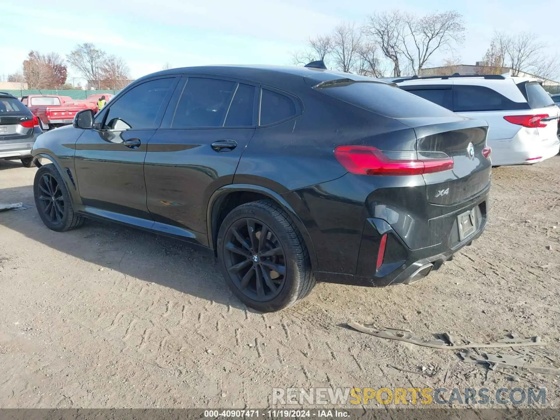 3 Photograph of a damaged car 5UX33DT0XN9L12528 BMW X4 2022
