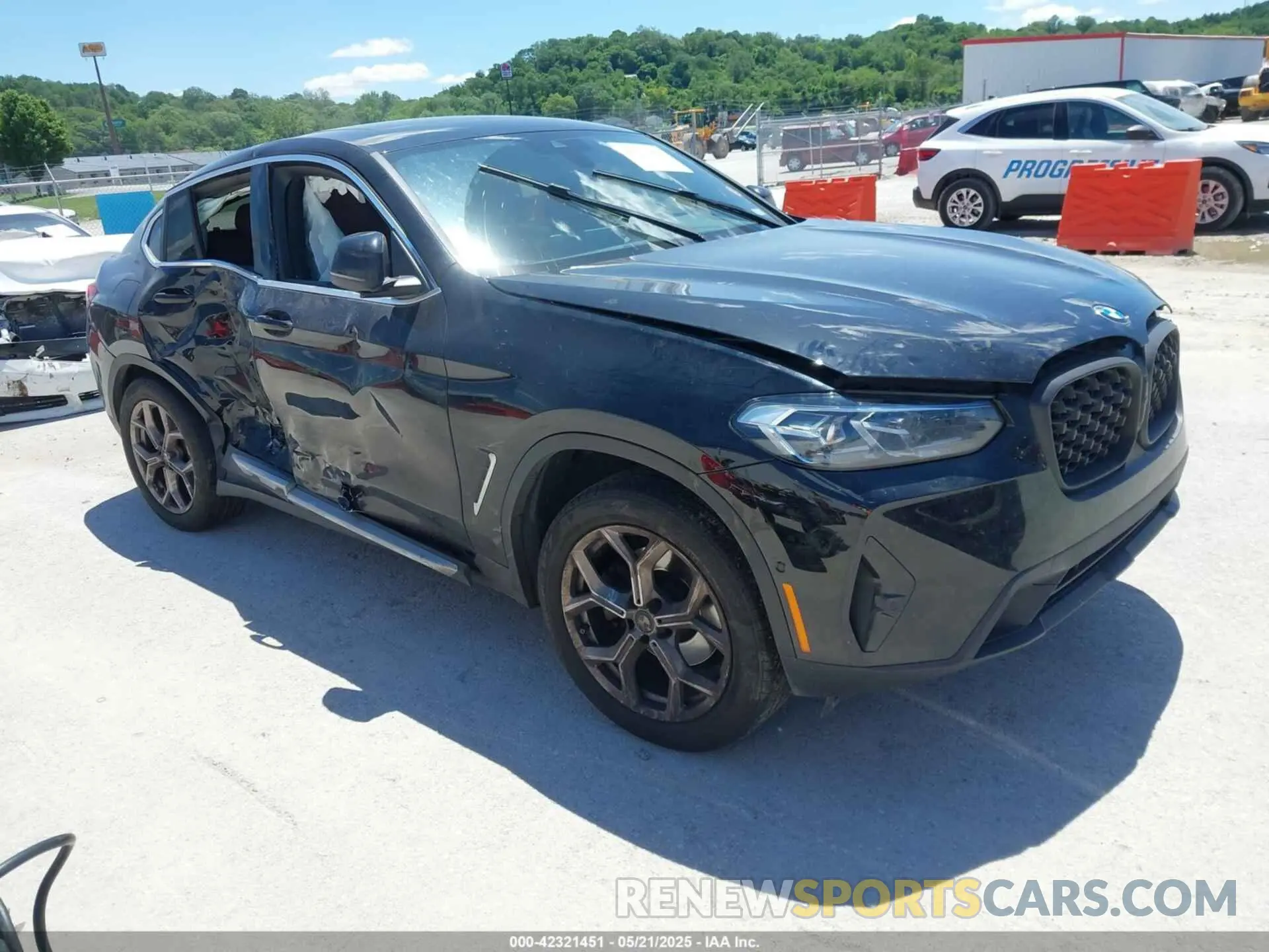 1 Photograph of a damaged car 5UX33DT0XN9L64791 BMW X4 2022