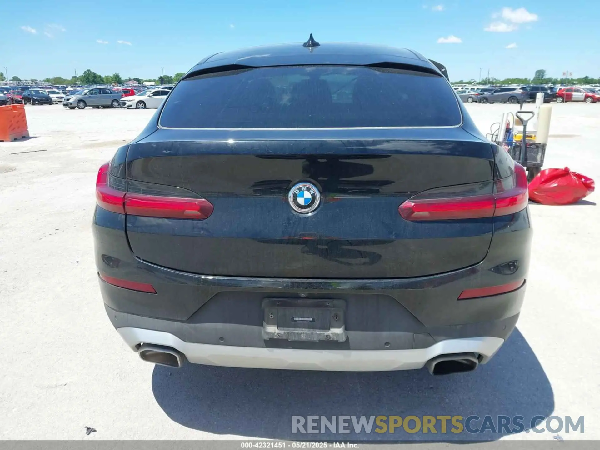 16 Photograph of a damaged car 5UX33DT0XN9L64791 BMW X4 2022