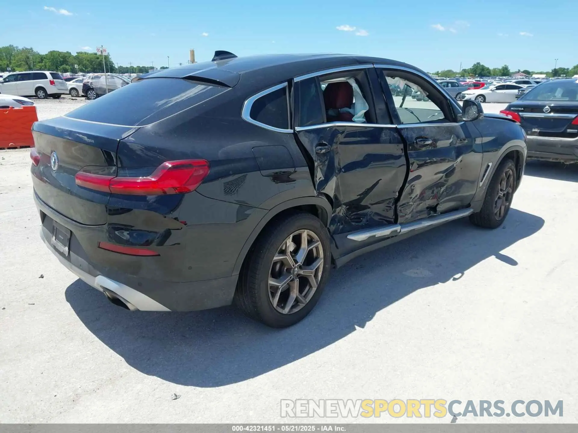 4 Photograph of a damaged car 5UX33DT0XN9L64791 BMW X4 2022