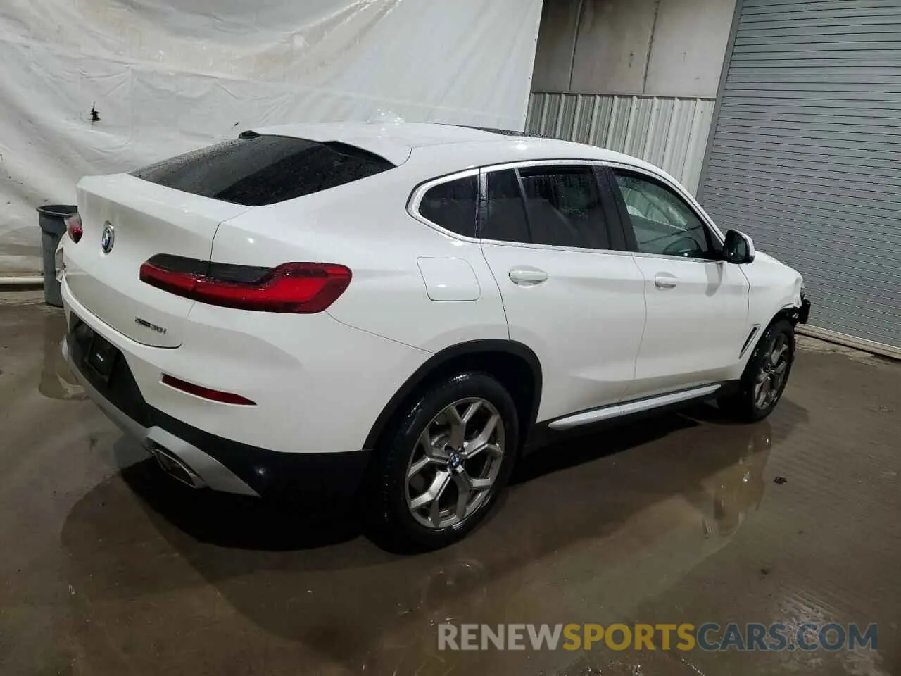 3 Photograph of a damaged car 5UX33DT0XN9N03544 BMW X4 2022