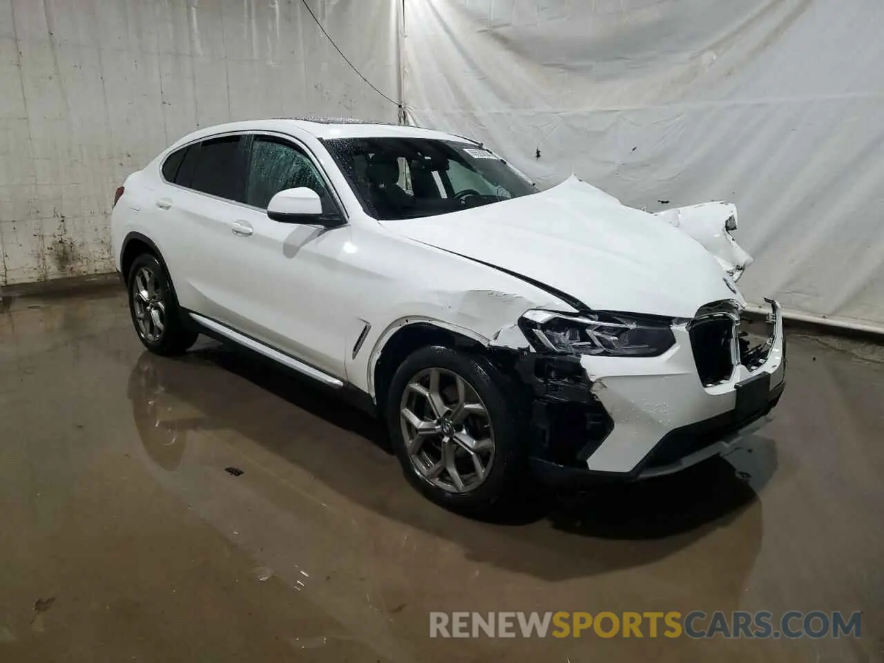4 Photograph of a damaged car 5UX33DT0XN9N03544 BMW X4 2022