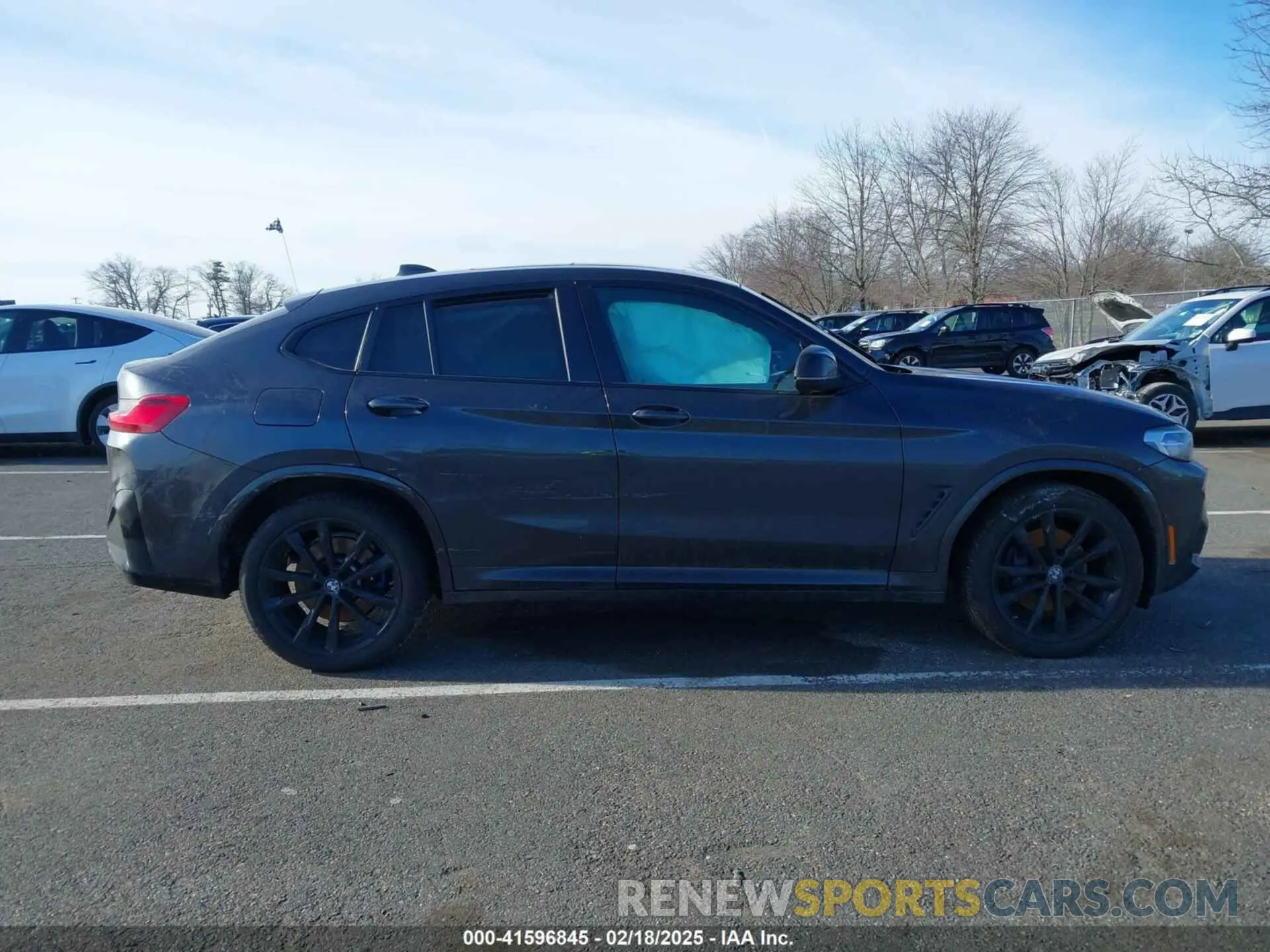 12 Photograph of a damaged car 5UX43DT00N9K32112 BMW X4 2022