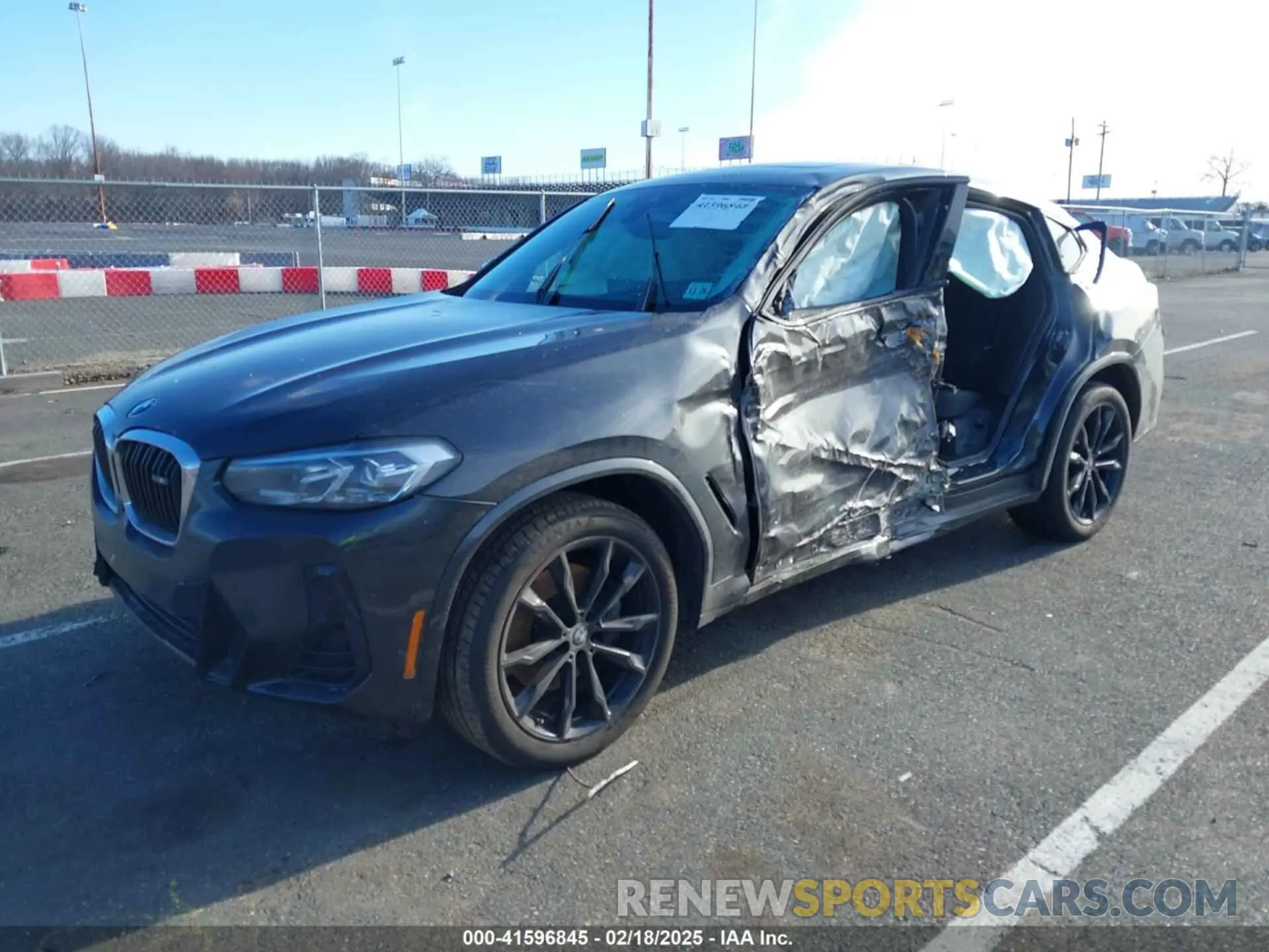 2 Photograph of a damaged car 5UX43DT00N9K32112 BMW X4 2022