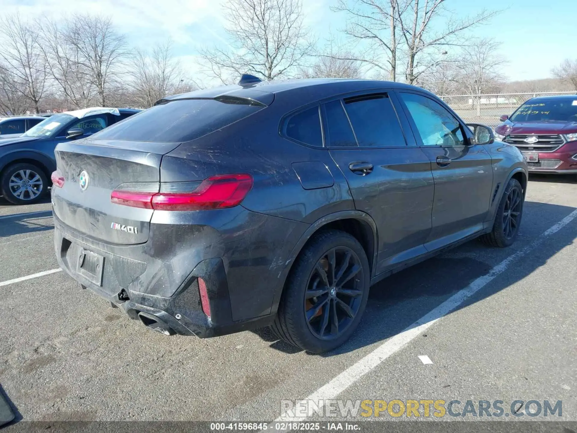 4 Photograph of a damaged car 5UX43DT00N9K32112 BMW X4 2022