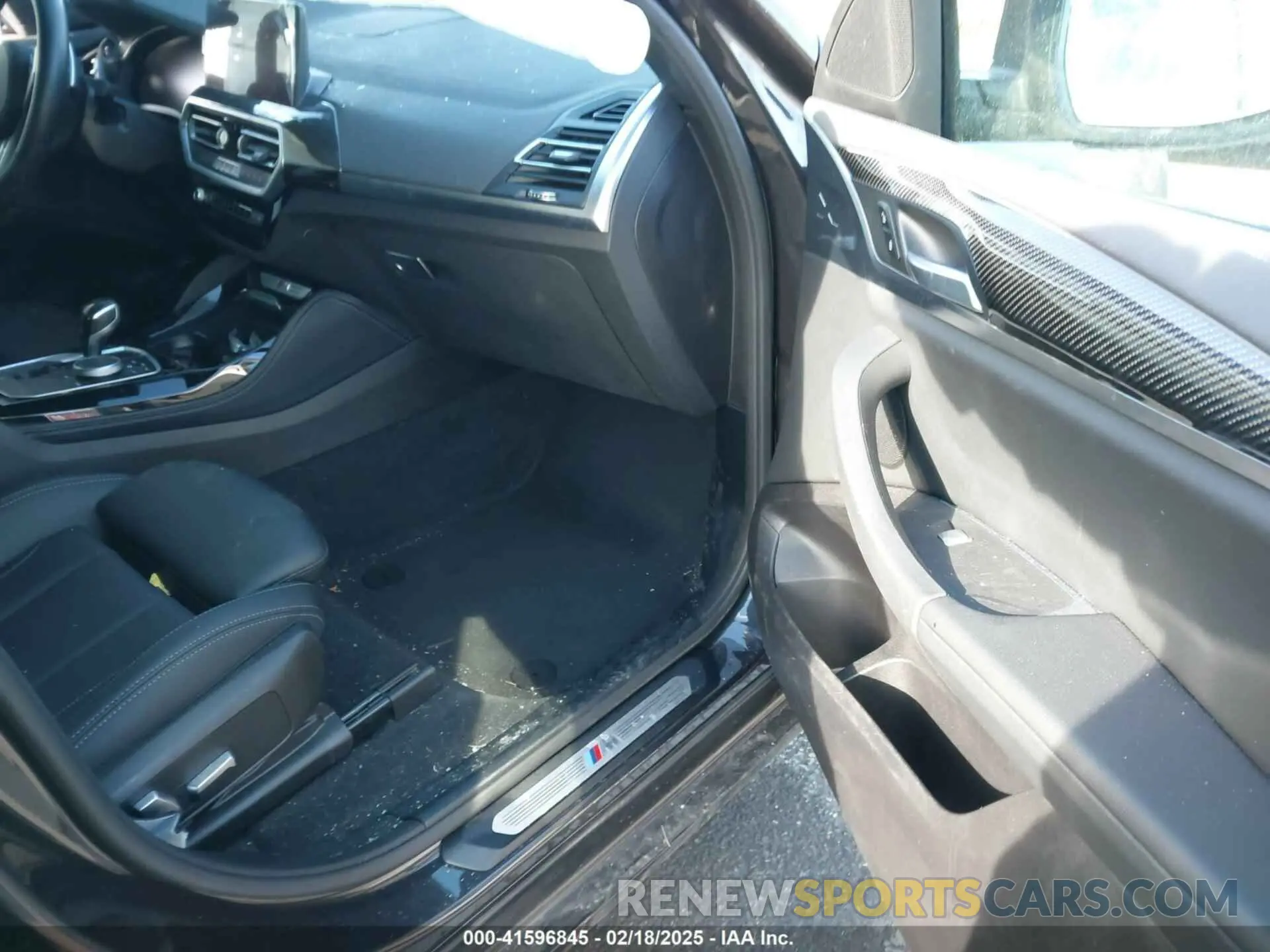 5 Photograph of a damaged car 5UX43DT00N9K32112 BMW X4 2022