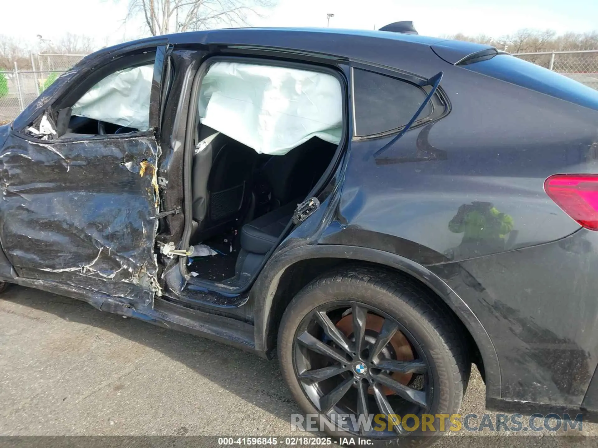 6 Photograph of a damaged car 5UX43DT00N9K32112 BMW X4 2022