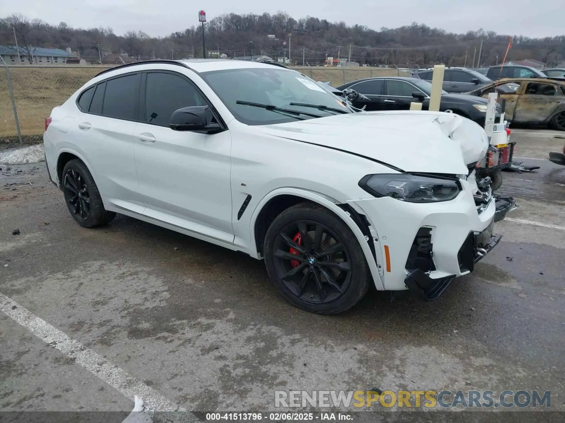 1 Photograph of a damaged car 5UX43DT06N9M66481 BMW X4 2022