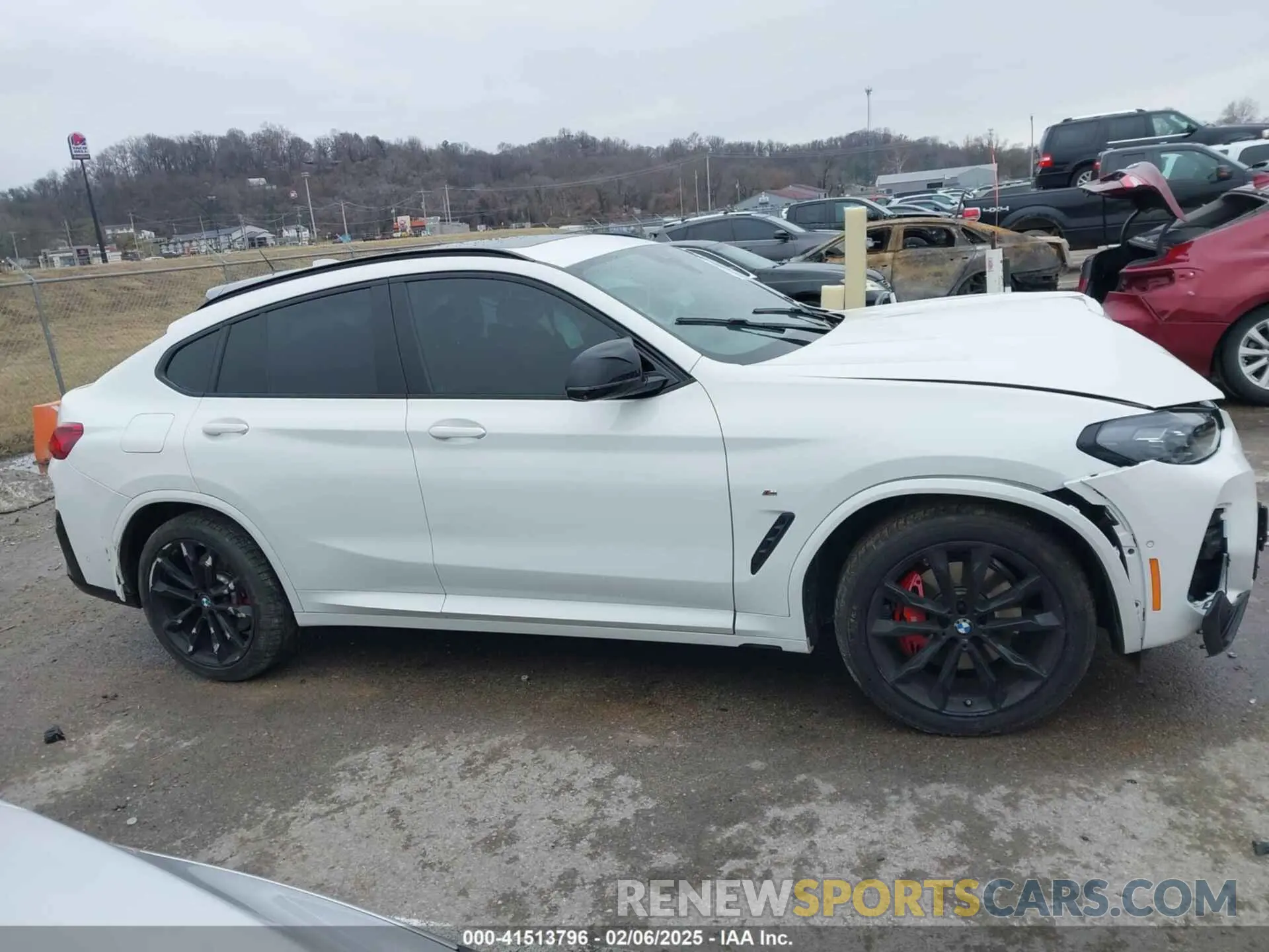 13 Photograph of a damaged car 5UX43DT06N9M66481 BMW X4 2022
