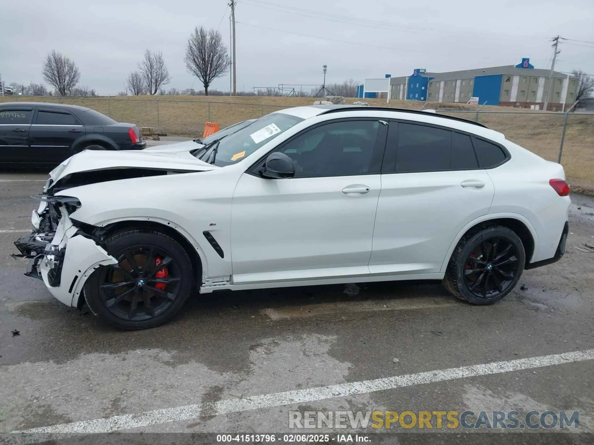14 Photograph of a damaged car 5UX43DT06N9M66481 BMW X4 2022