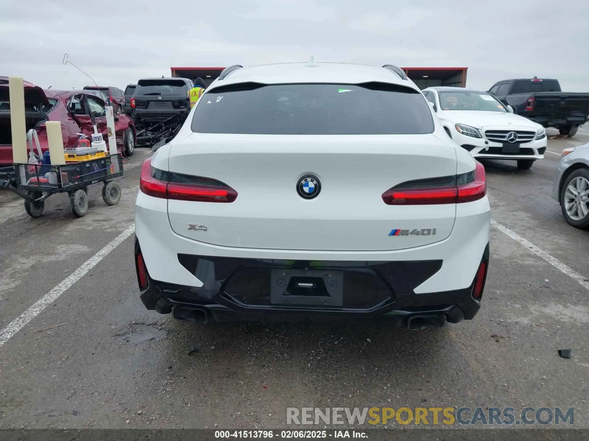 16 Photograph of a damaged car 5UX43DT06N9M66481 BMW X4 2022