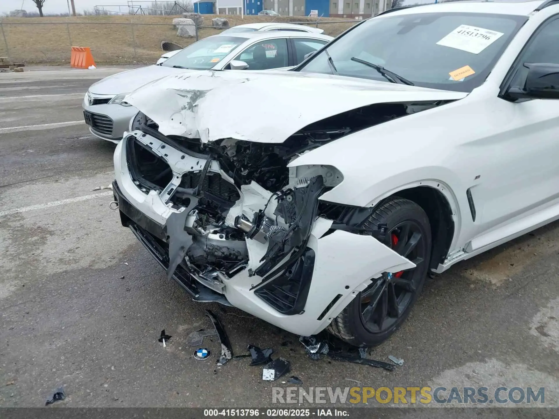 17 Photograph of a damaged car 5UX43DT06N9M66481 BMW X4 2022