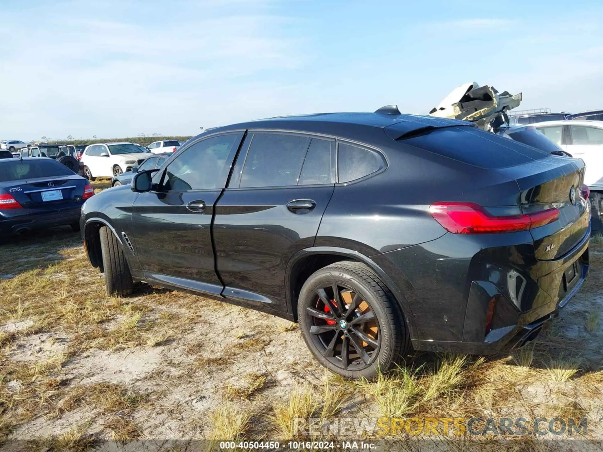 3 Photograph of a damaged car 5UX43DT07N9K41549 BMW X4 2022