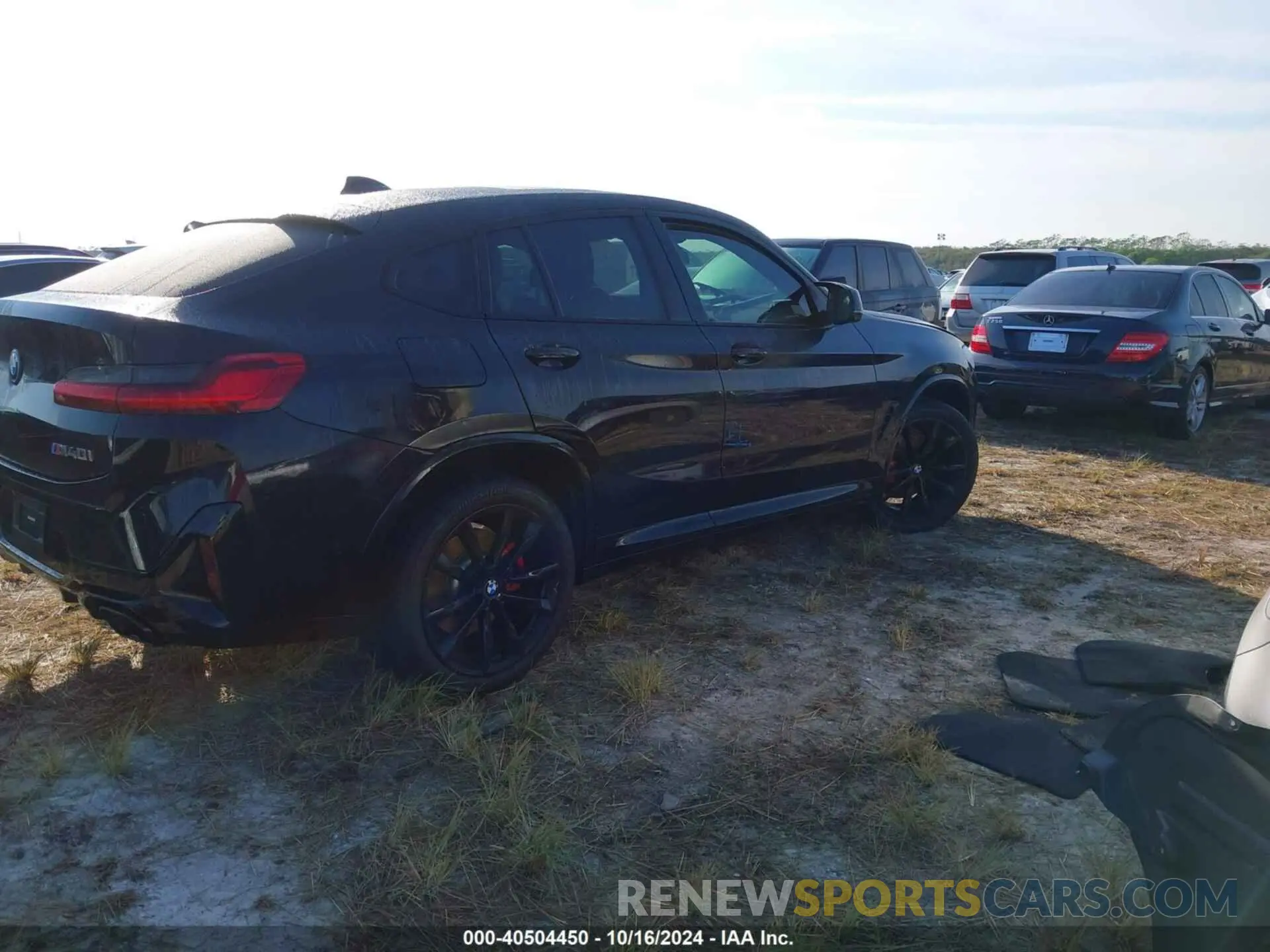 4 Photograph of a damaged car 5UX43DT07N9K41549 BMW X4 2022