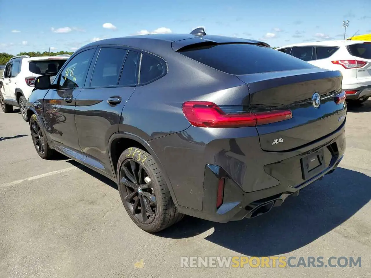 3 Photograph of a damaged car 5UX43DT09N9K26387 BMW X4 2022