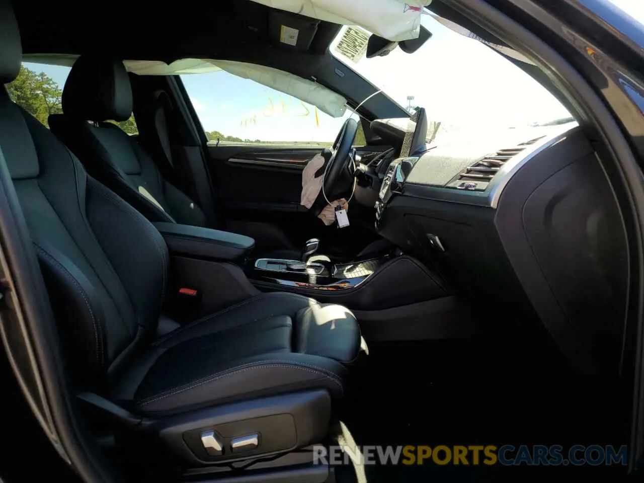 5 Photograph of a damaged car 5UX43DT09N9K26387 BMW X4 2022