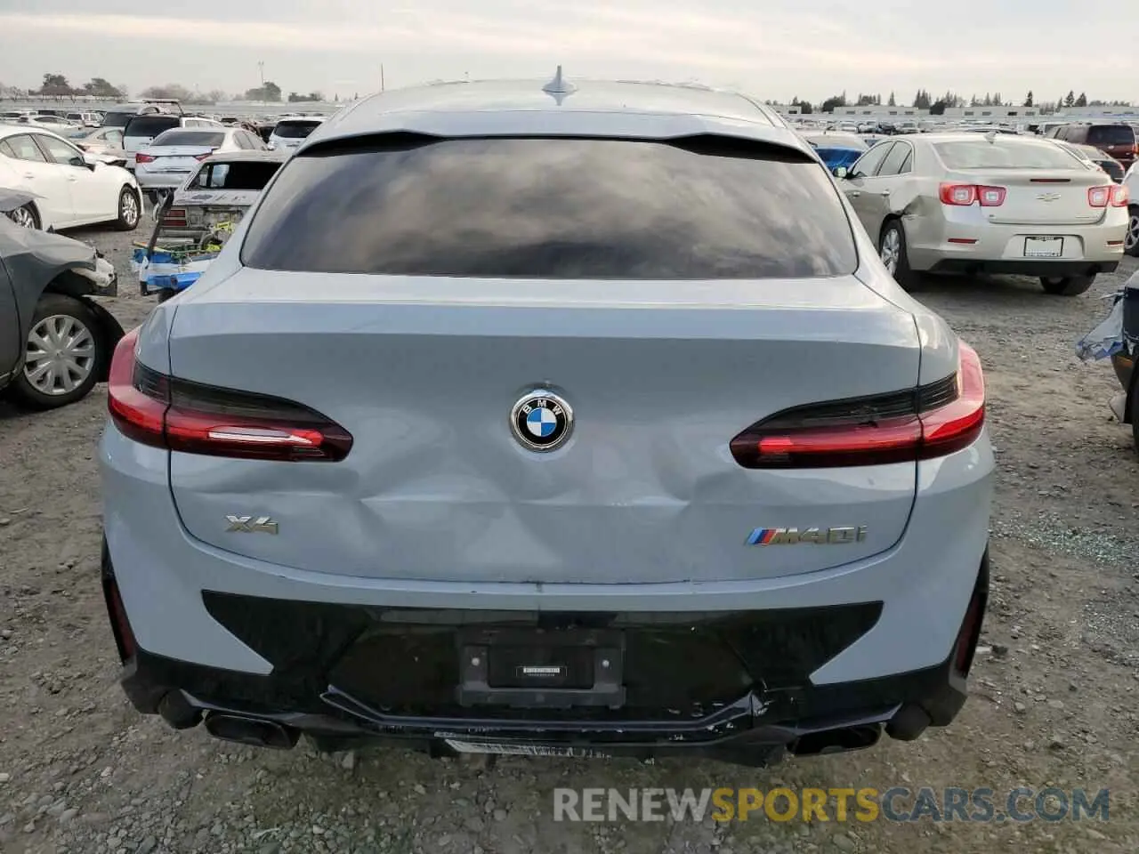 6 Photograph of a damaged car 5UX43DT09N9L67136 BMW X4 2022