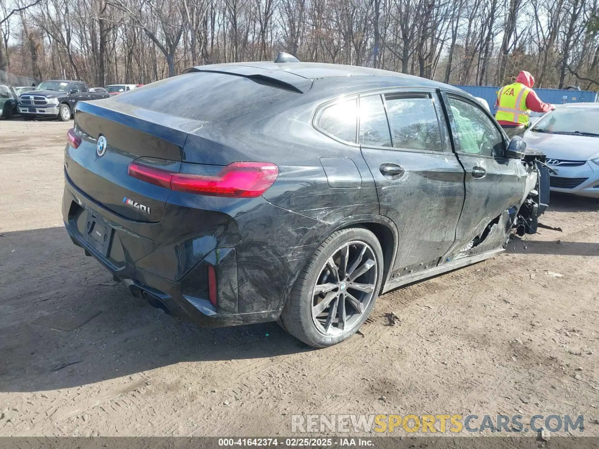 4 Photograph of a damaged car 5UX43DT0XN9L33898 BMW X4 2022