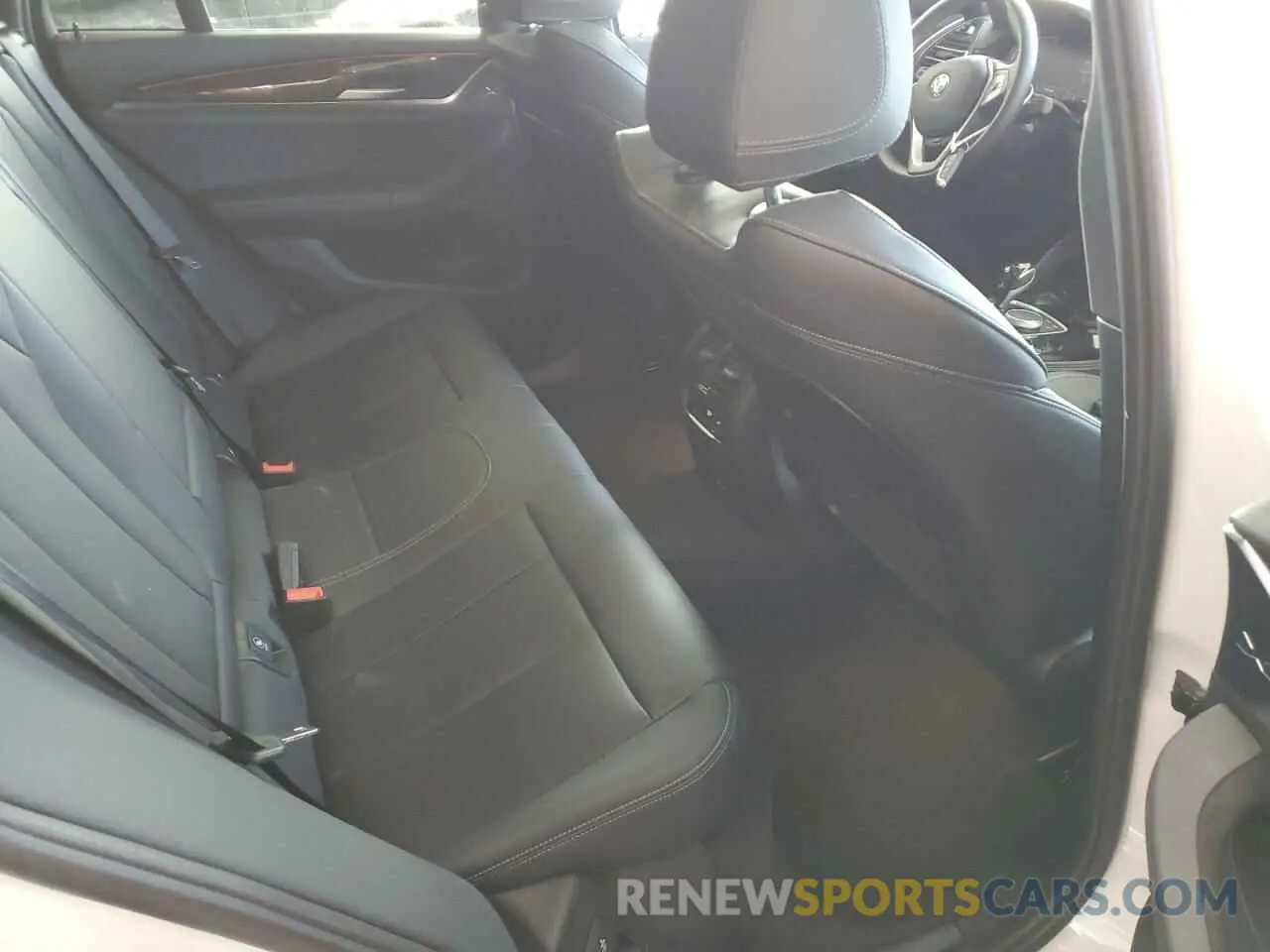 10 Photograph of a damaged car 5UX33DT00P9P31619 BMW X4 2023