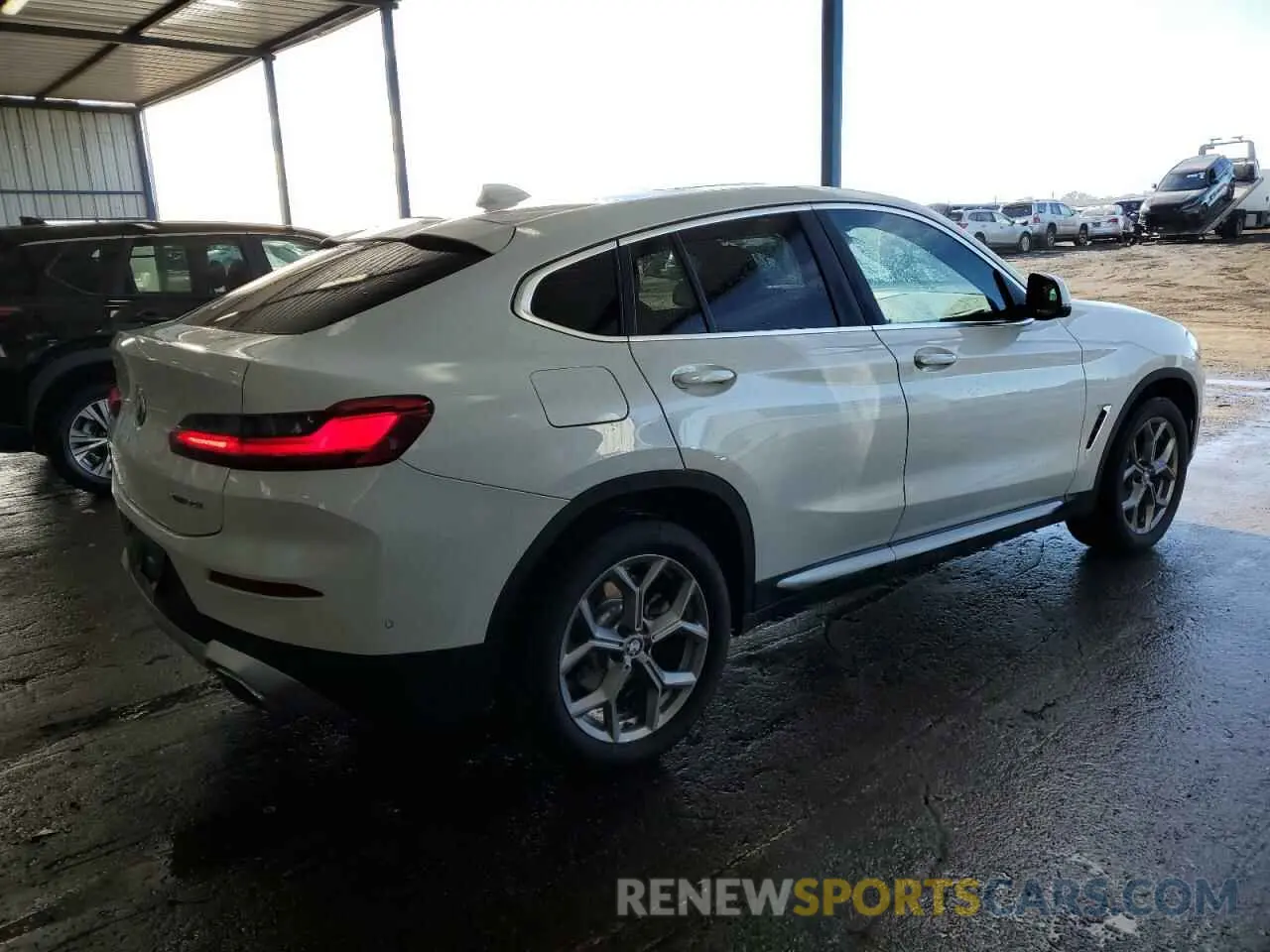 3 Photograph of a damaged car 5UX33DT00P9P31619 BMW X4 2023