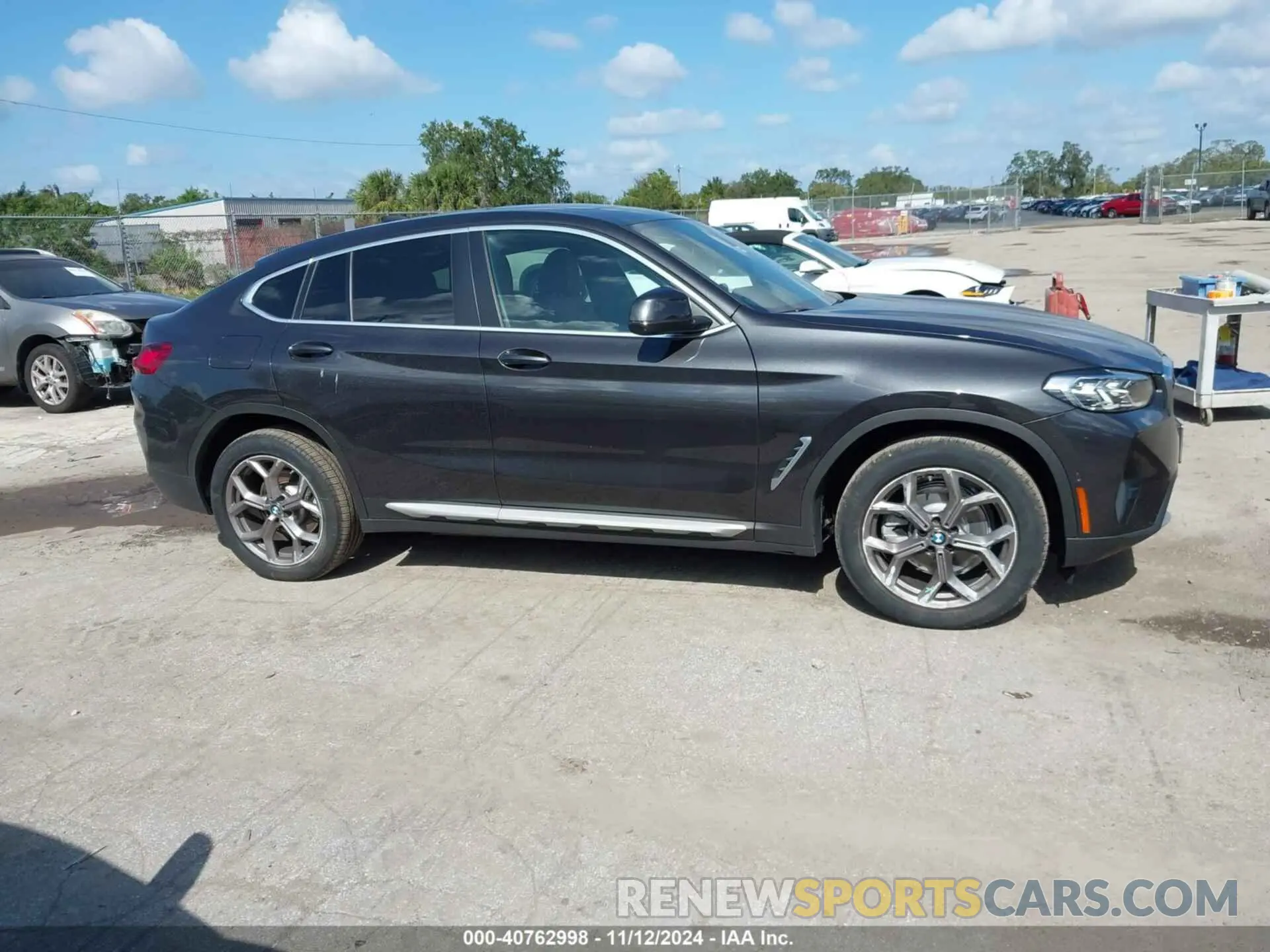 13 Photograph of a damaged car 5UX33DT00P9S00100 BMW X4 2023