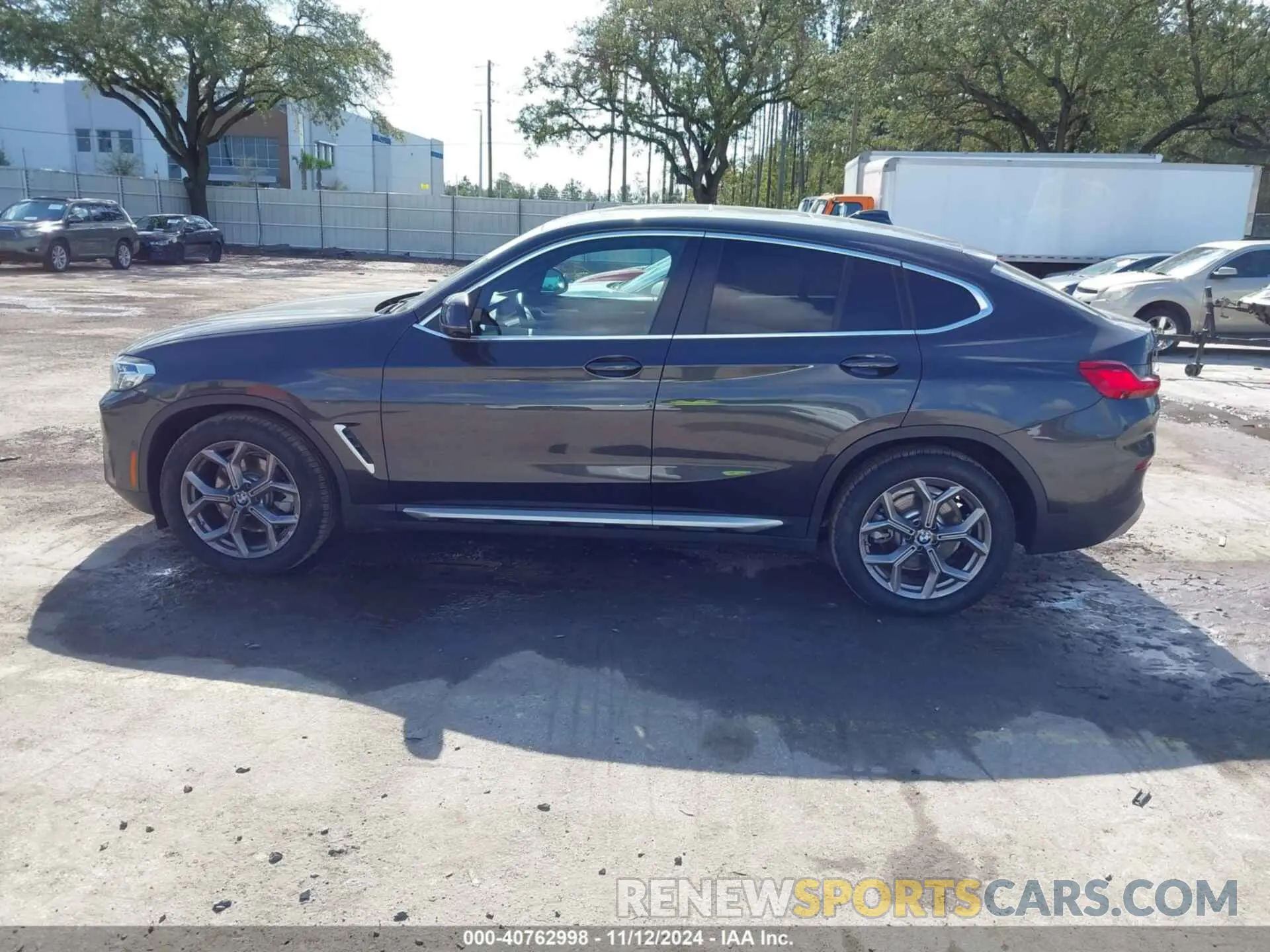 14 Photograph of a damaged car 5UX33DT00P9S00100 BMW X4 2023
