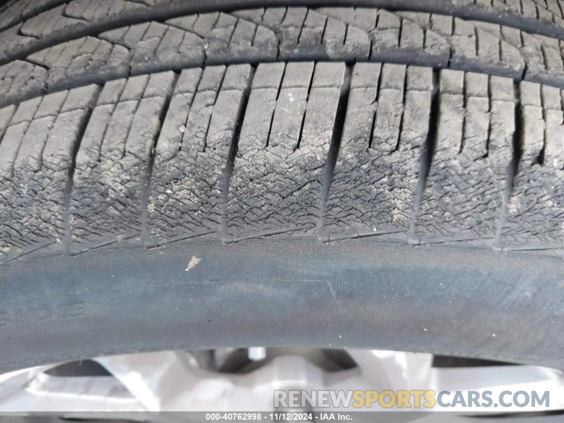 19 Photograph of a damaged car 5UX33DT00P9S00100 BMW X4 2023
