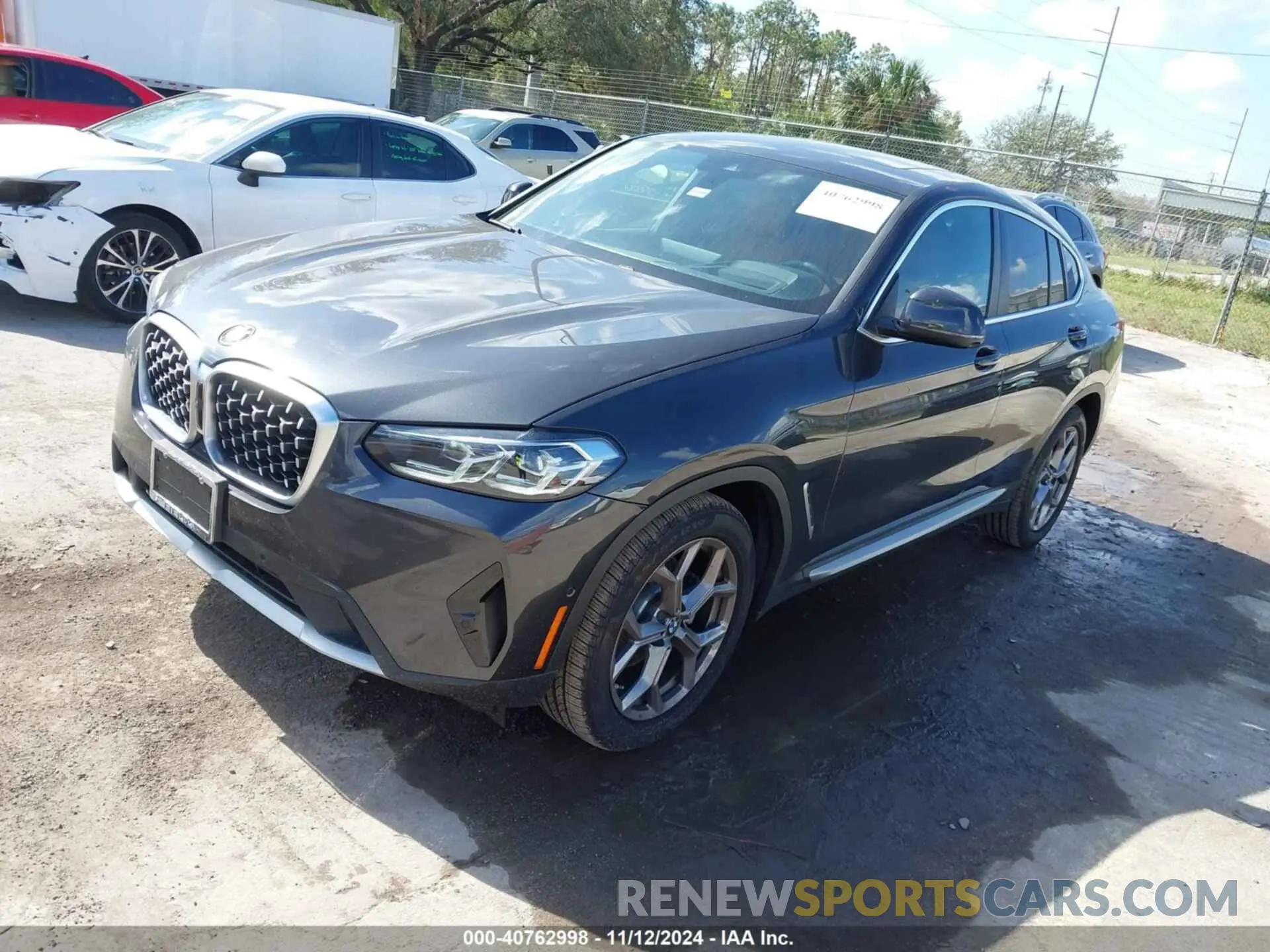 2 Photograph of a damaged car 5UX33DT00P9S00100 BMW X4 2023