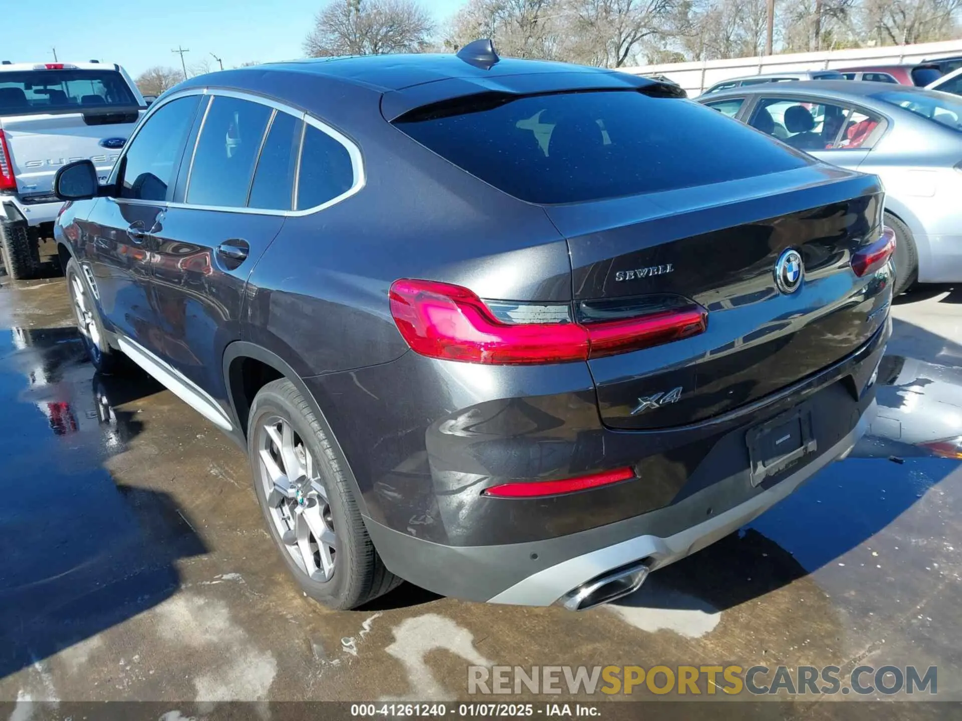 3 Photograph of a damaged car 5UX33DT00P9S99937 BMW X4 2023