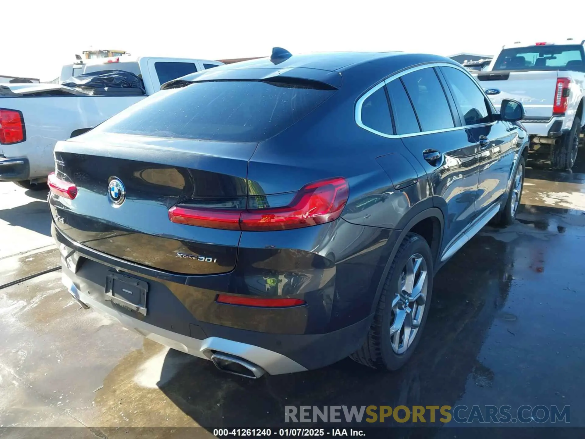 4 Photograph of a damaged car 5UX33DT00P9S99937 BMW X4 2023