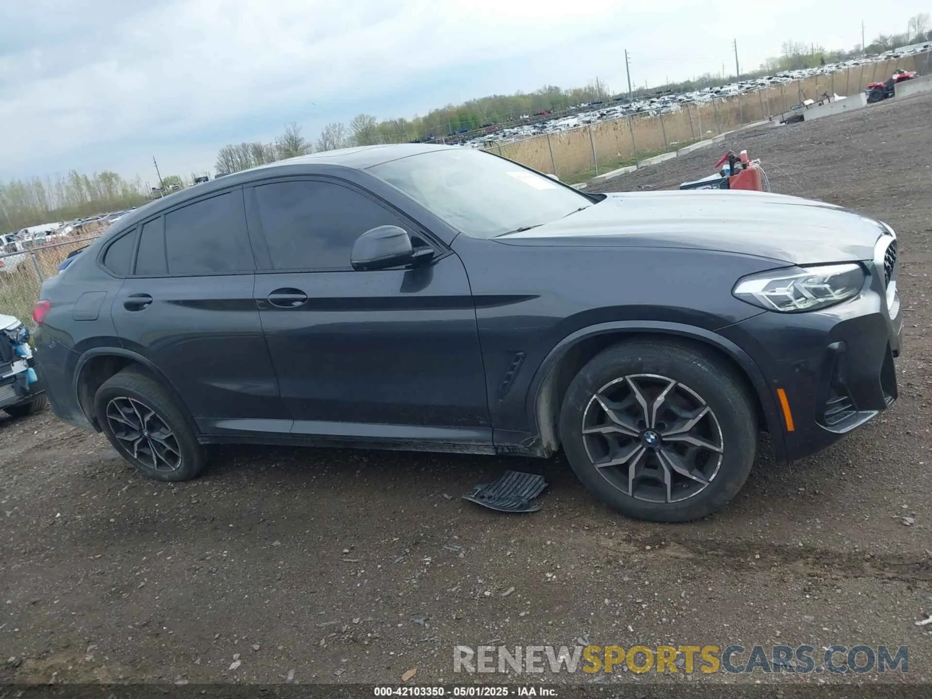 13 Photograph of a damaged car 5UX33DT01P9N66552 BMW X4 2023