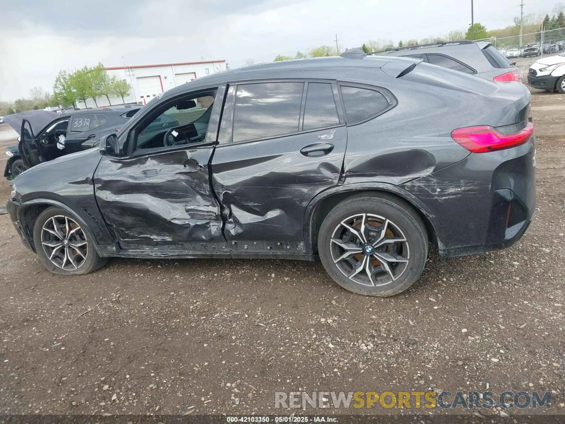 14 Photograph of a damaged car 5UX33DT01P9N66552 BMW X4 2023