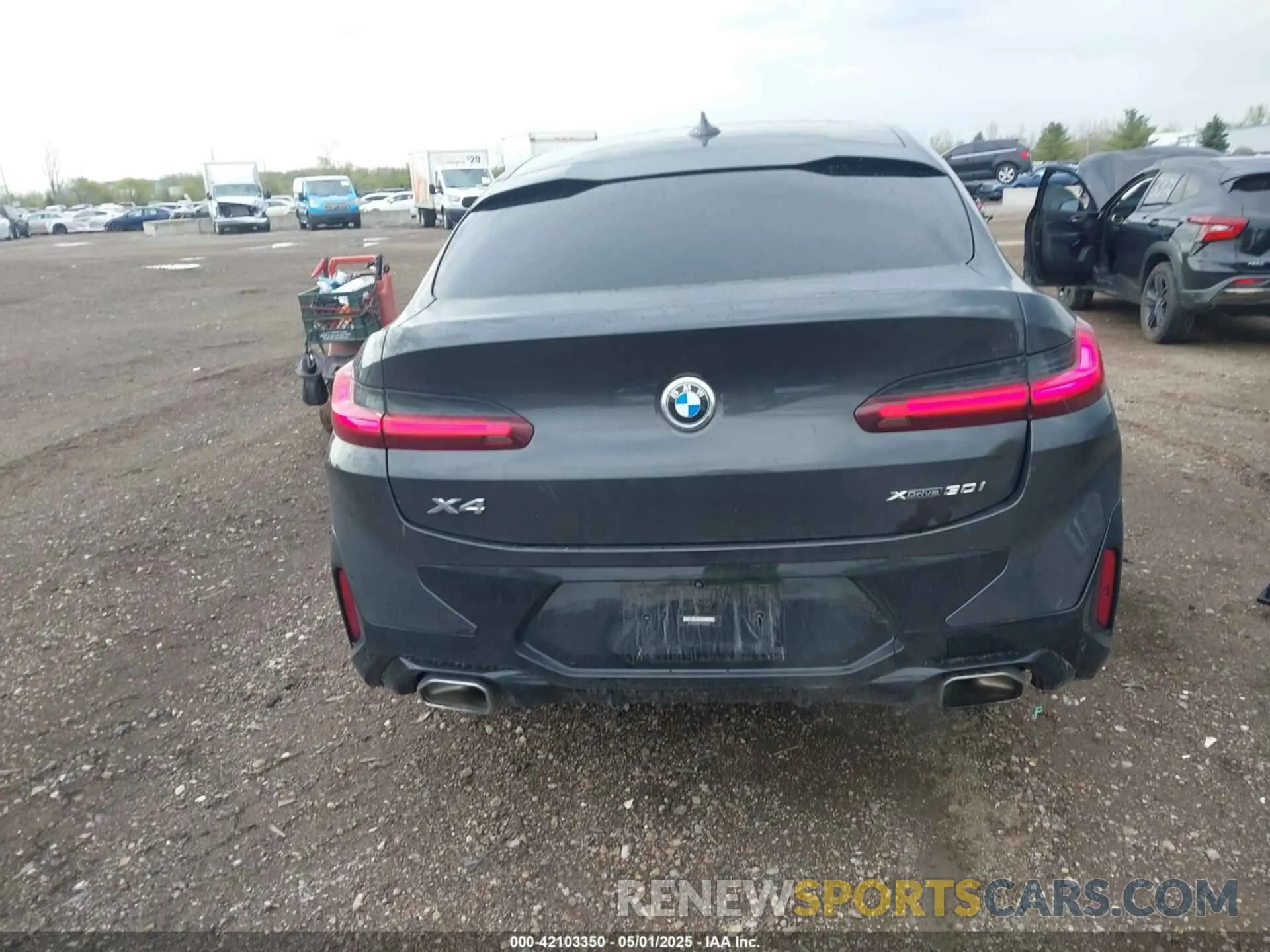 16 Photograph of a damaged car 5UX33DT01P9N66552 BMW X4 2023