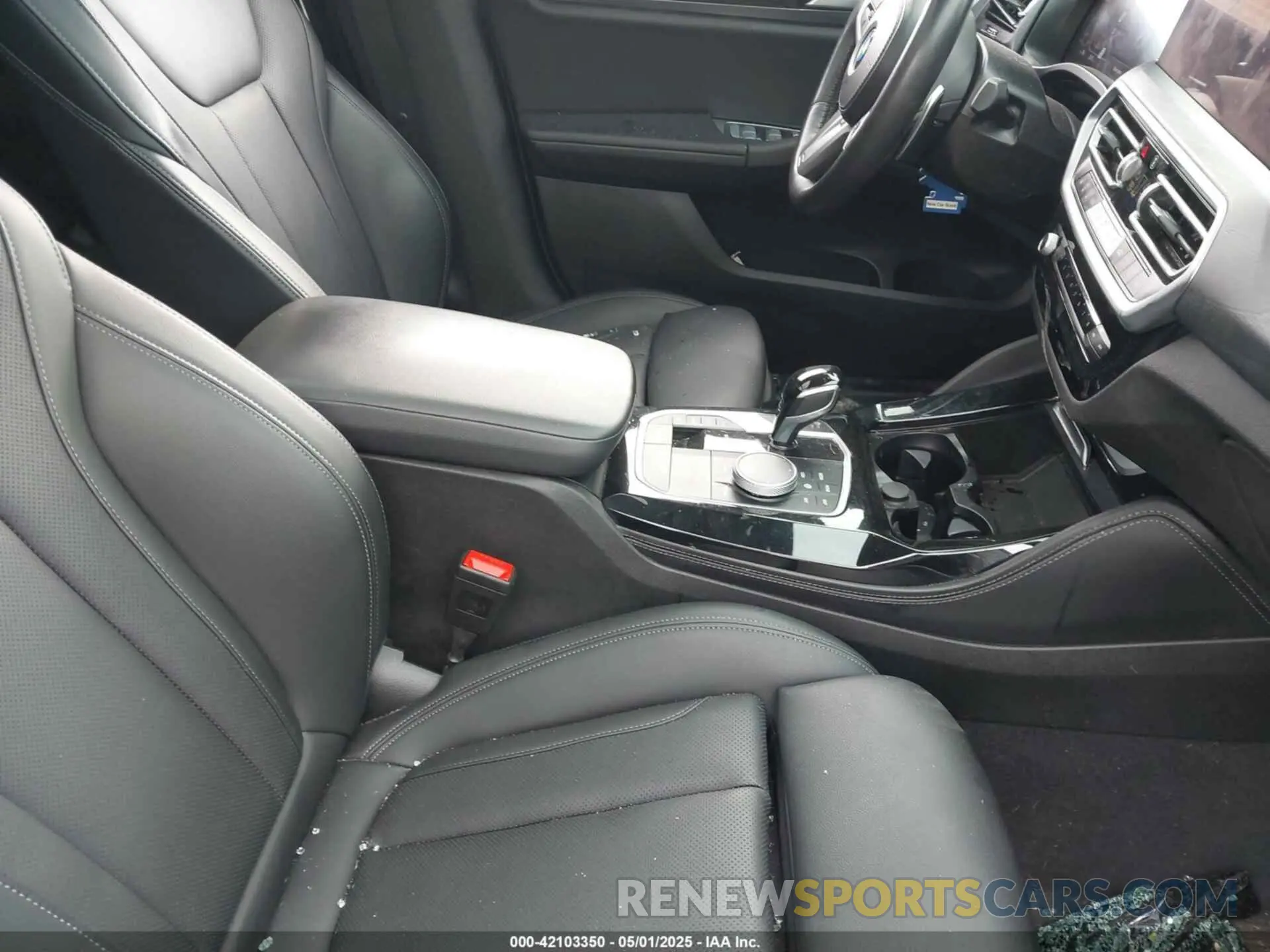 5 Photograph of a damaged car 5UX33DT01P9N66552 BMW X4 2023