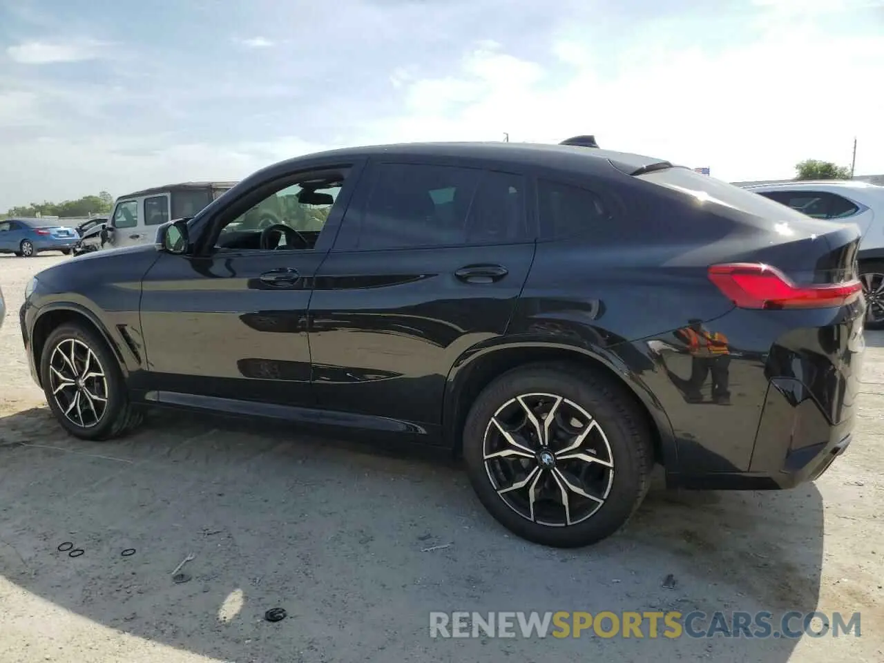 2 Photograph of a damaged car 5UX33DT01P9N72142 BMW X4 2023
