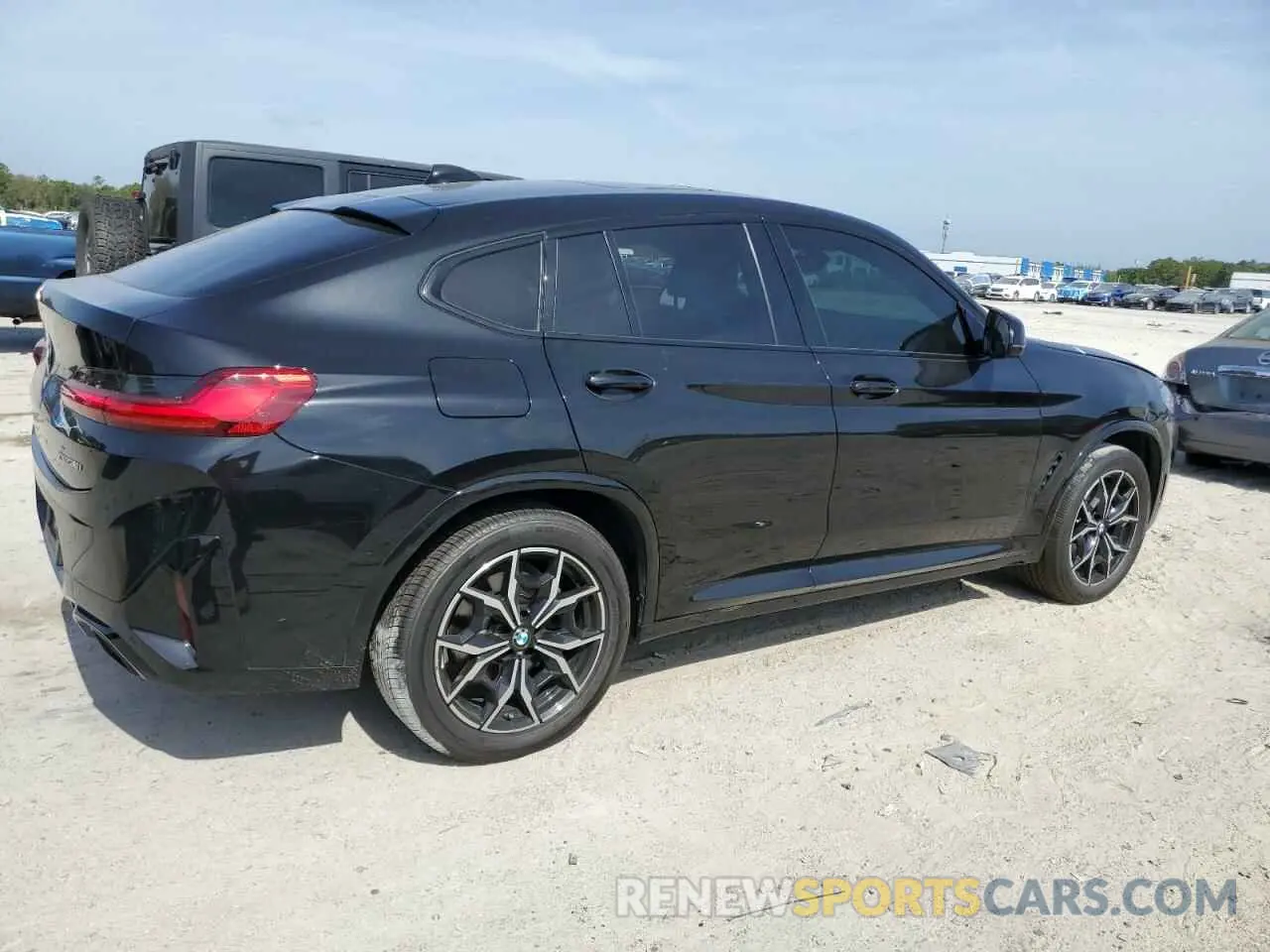 3 Photograph of a damaged car 5UX33DT01P9N72142 BMW X4 2023