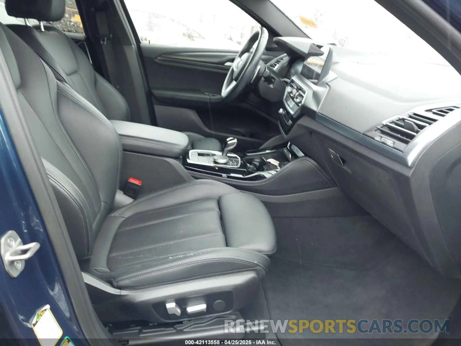 5 Photograph of a damaged car 5UX33DT01P9P86340 BMW X4 2023