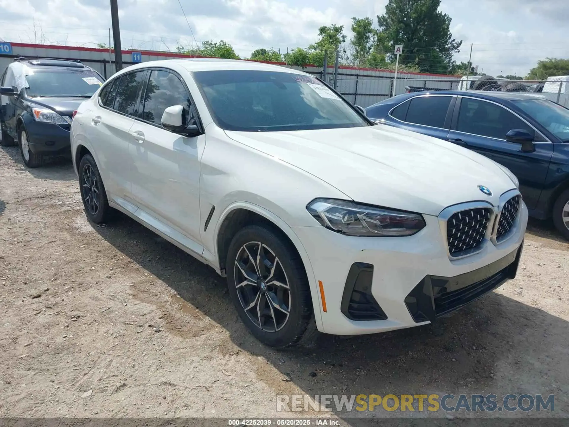 1 Photograph of a damaged car 5UX33DT01P9S83083 BMW X4 2023
