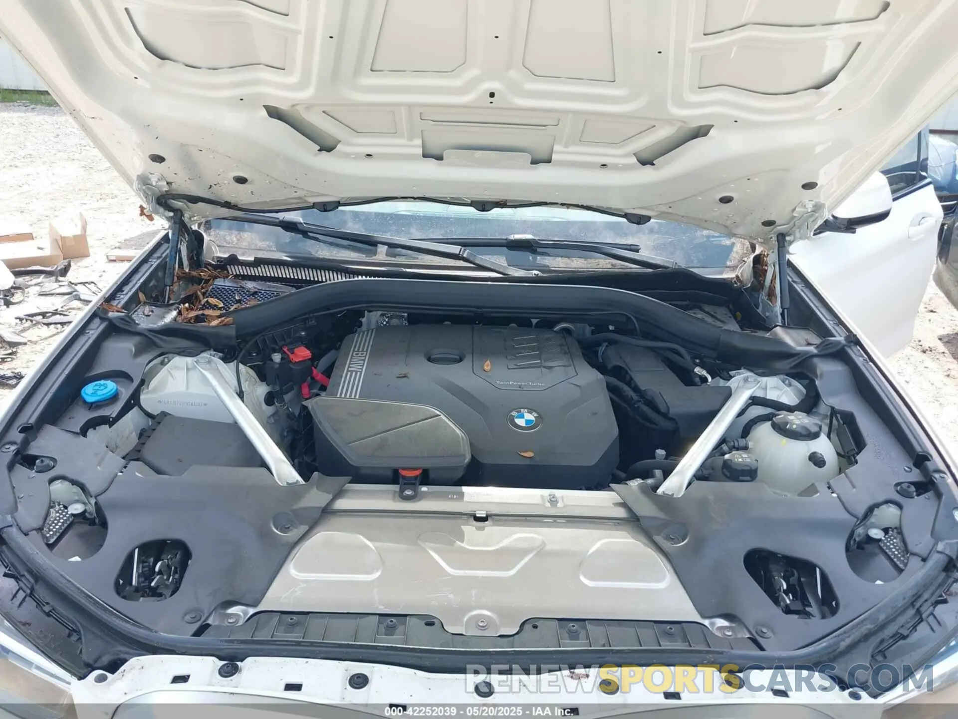 10 Photograph of a damaged car 5UX33DT01P9S83083 BMW X4 2023