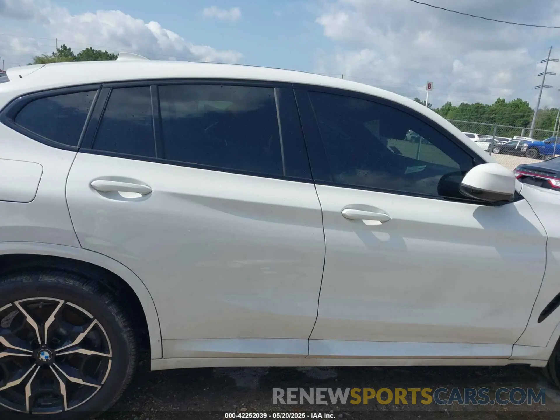 14 Photograph of a damaged car 5UX33DT01P9S83083 BMW X4 2023
