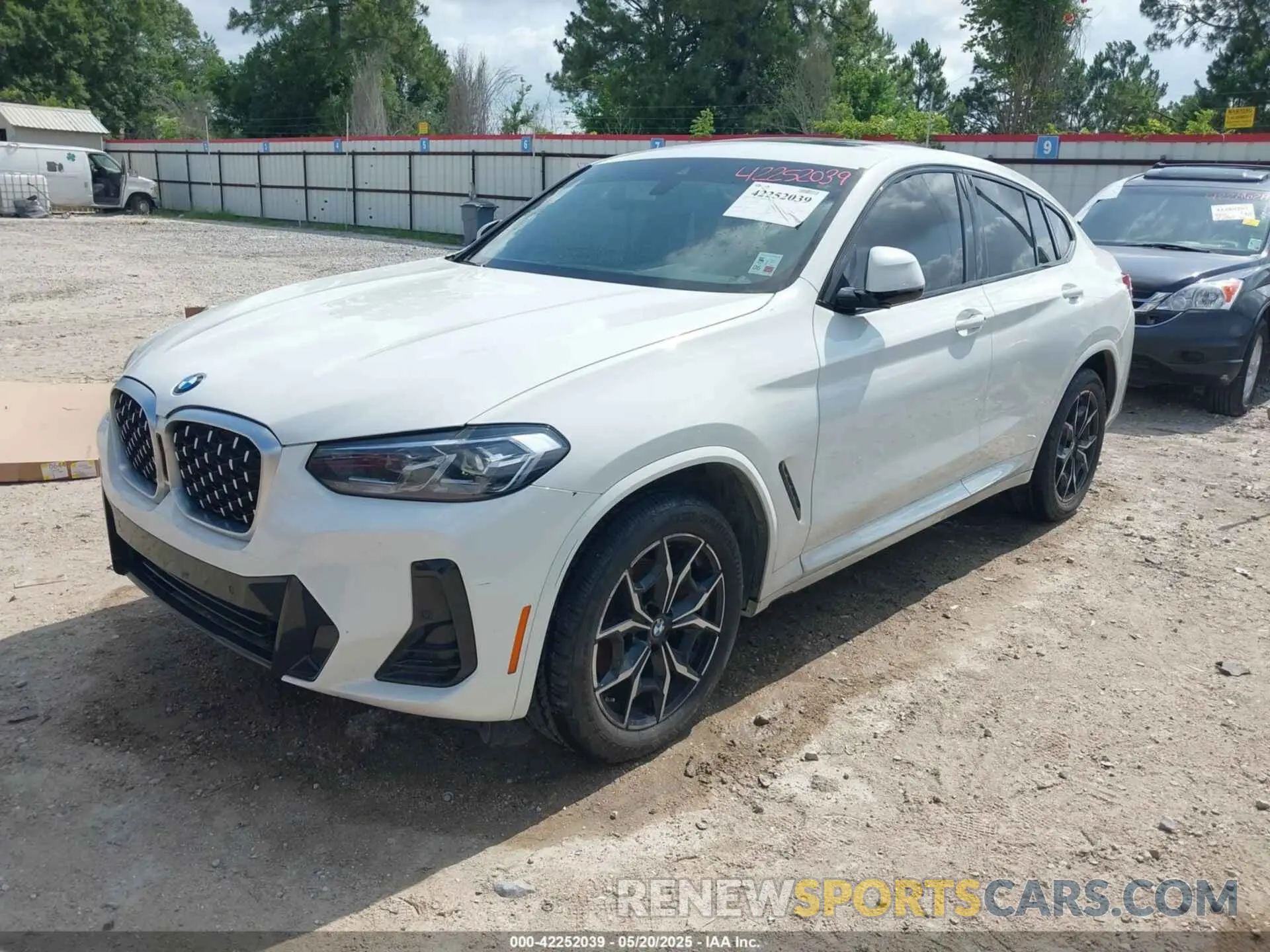 2 Photograph of a damaged car 5UX33DT01P9S83083 BMW X4 2023