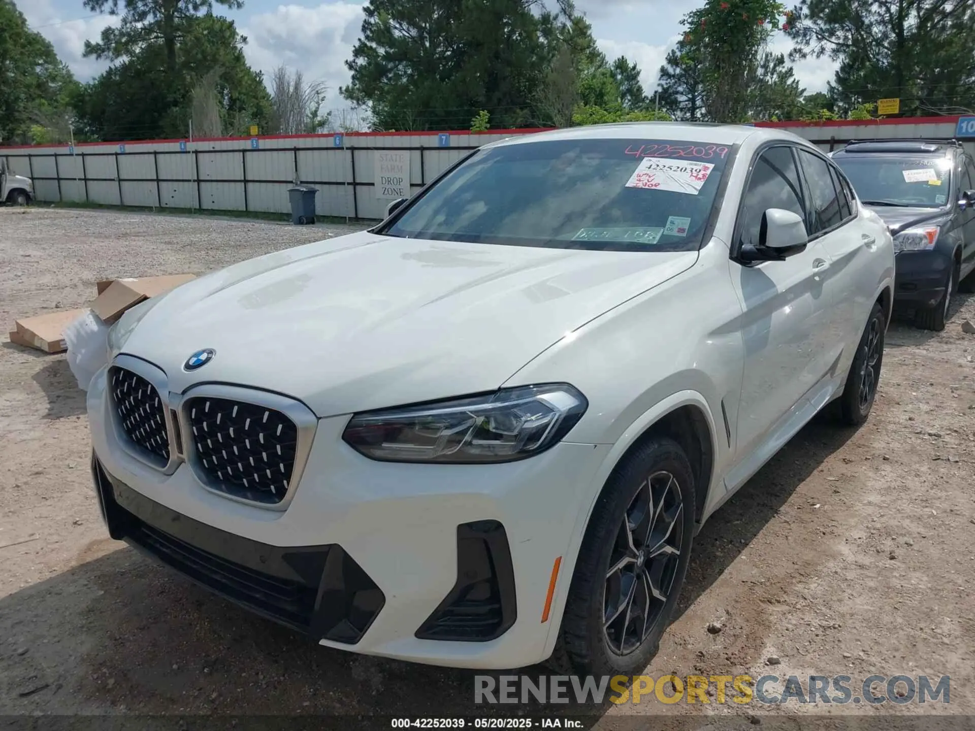 6 Photograph of a damaged car 5UX33DT01P9S83083 BMW X4 2023