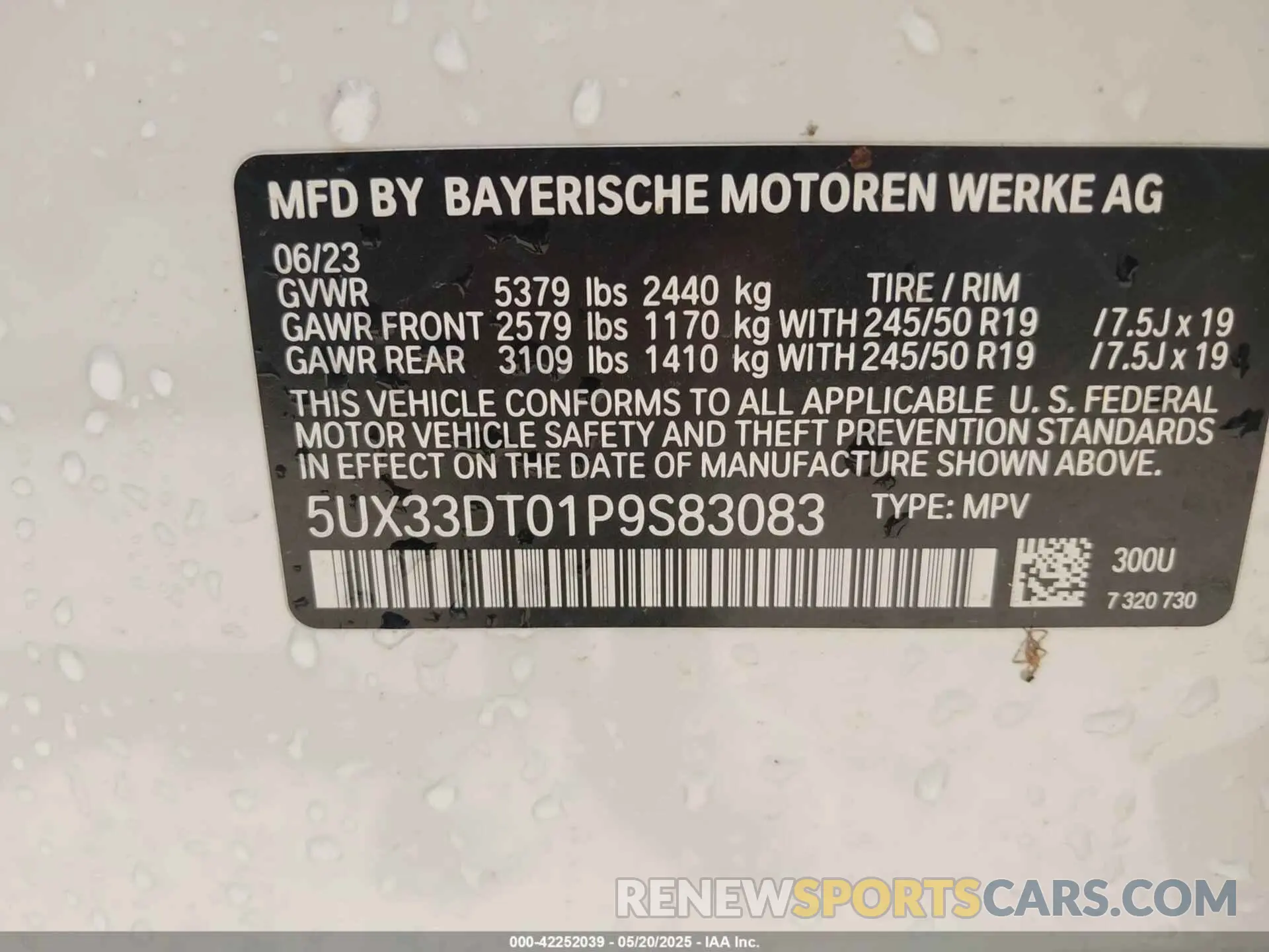 9 Photograph of a damaged car 5UX33DT01P9S83083 BMW X4 2023