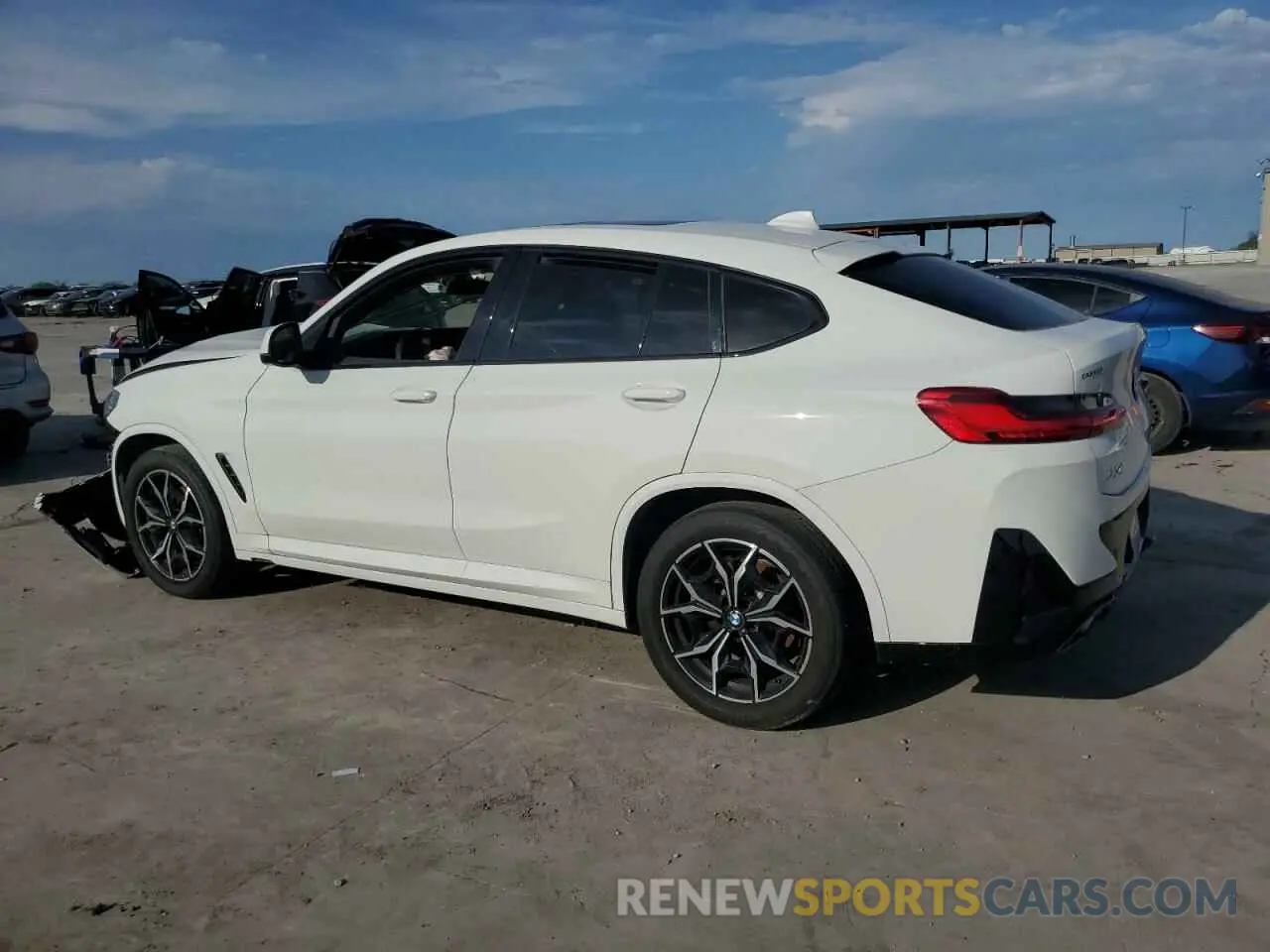 2 Photograph of a damaged car 5UX33DT03P9P09954 BMW X4 2023