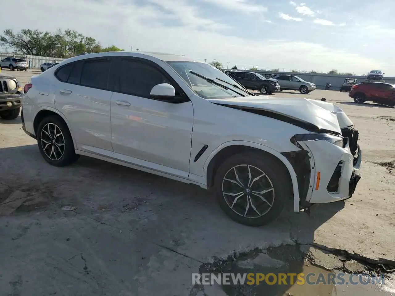 4 Photograph of a damaged car 5UX33DT03P9P09954 BMW X4 2023